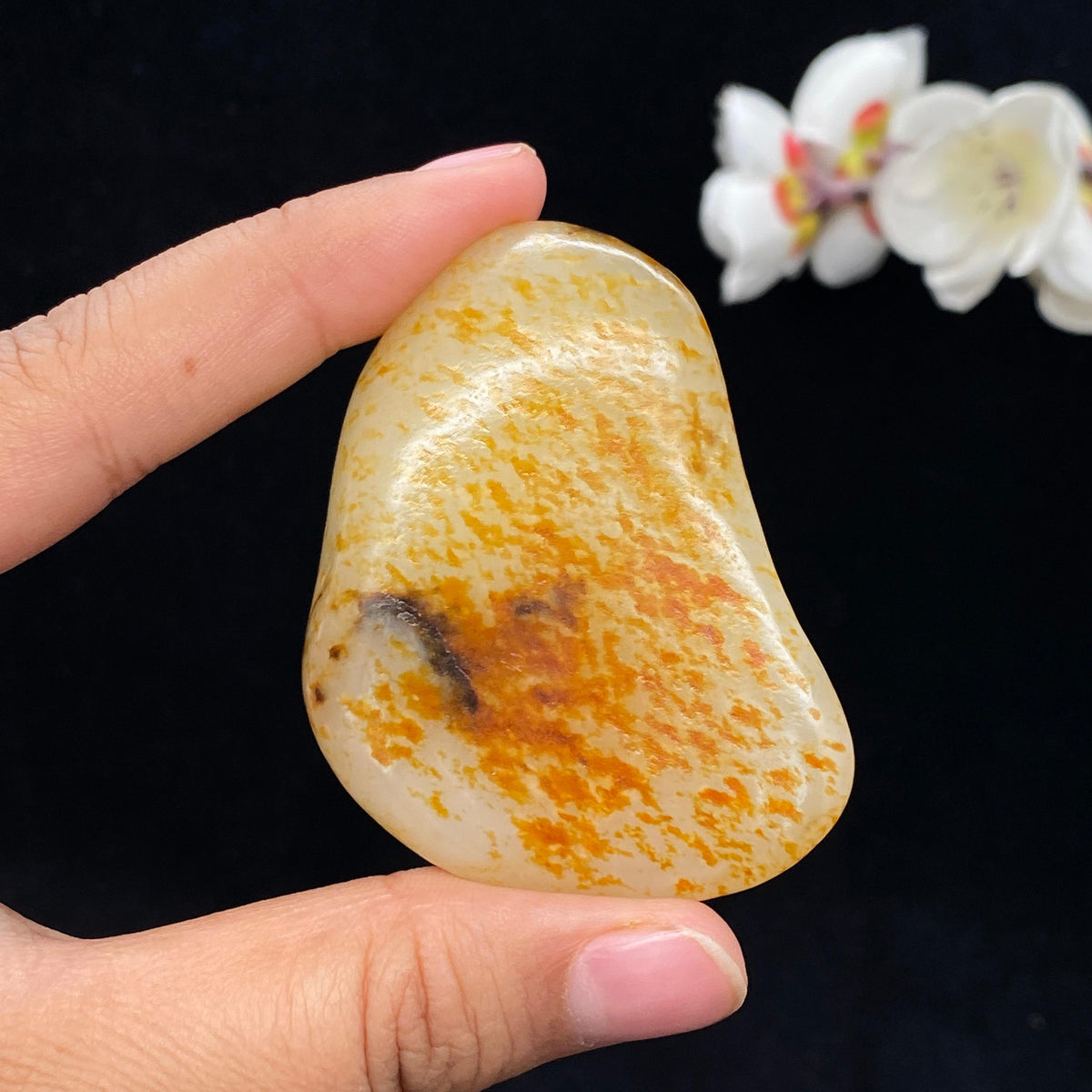 和田玉洒红皮籽料手把件（74.6g）