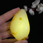 和田玉洒红皮籽料原石（69.7g）