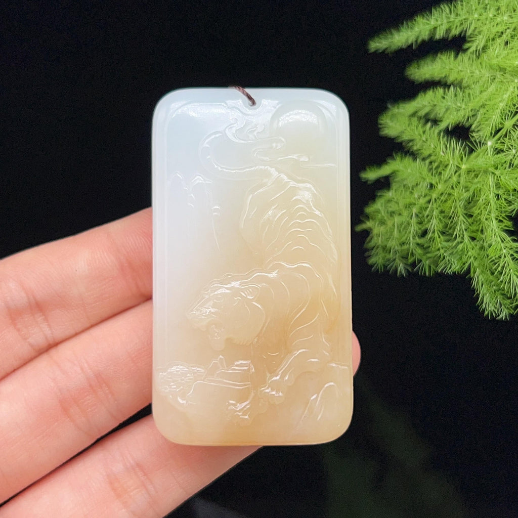 和田玉羊脂白玉糖白生肖虎牌（41.79g）