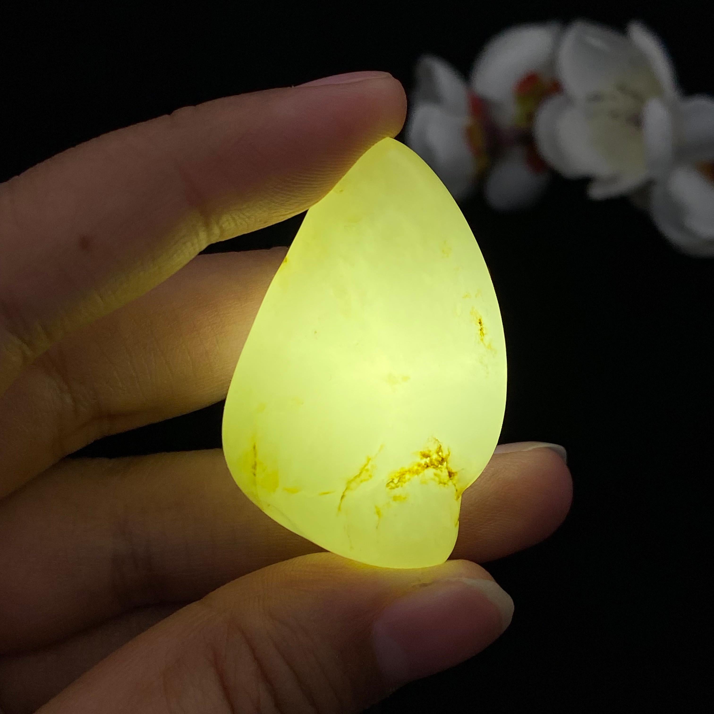 和田玉黄皮籽料原石（26.4g）