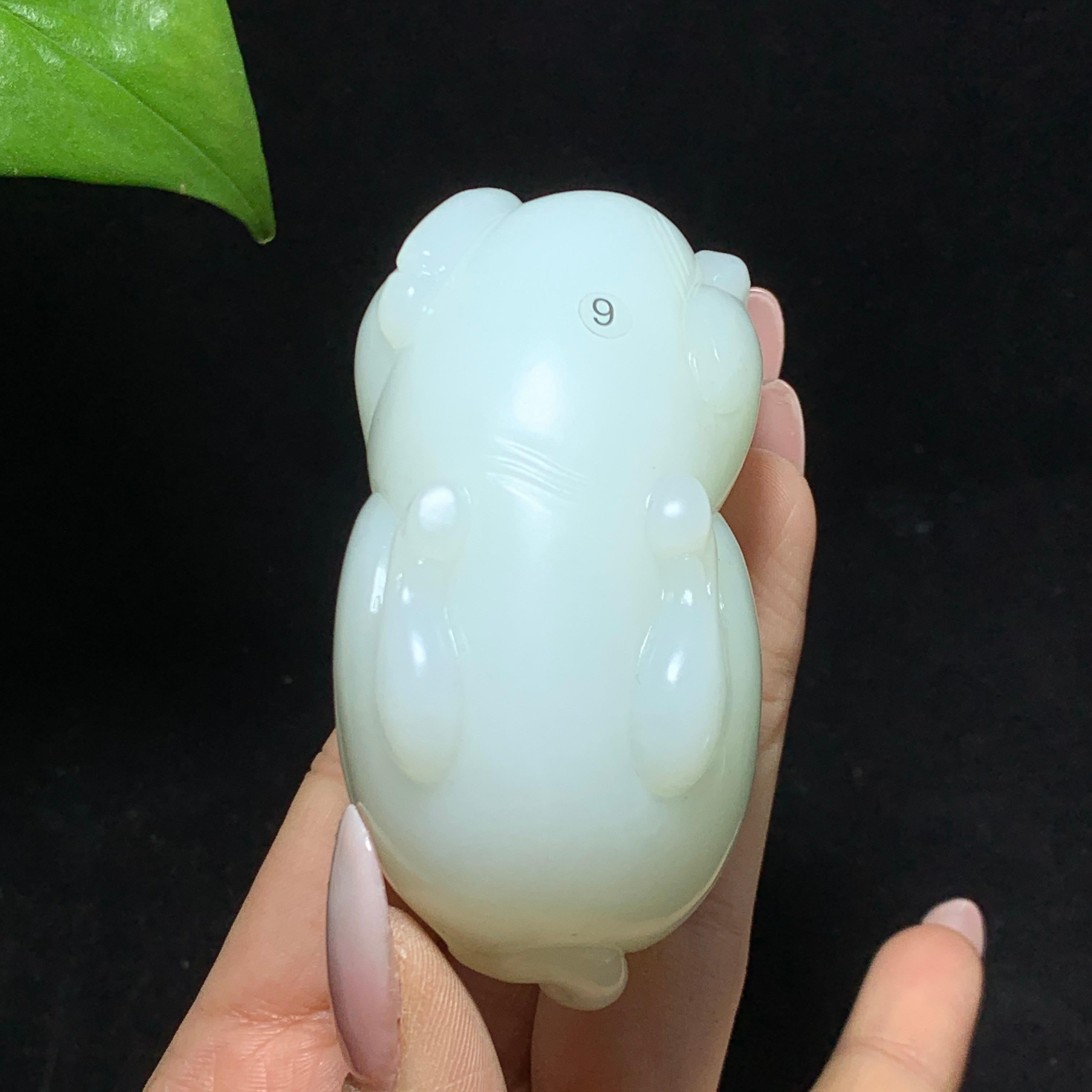 收藏级和田羊脂白玉山流水马上来财手把件（219.7g）