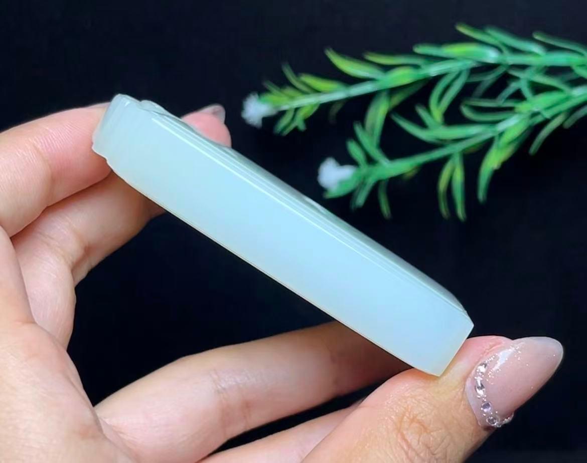 和田玉且末料平安无事牌（102.5g）