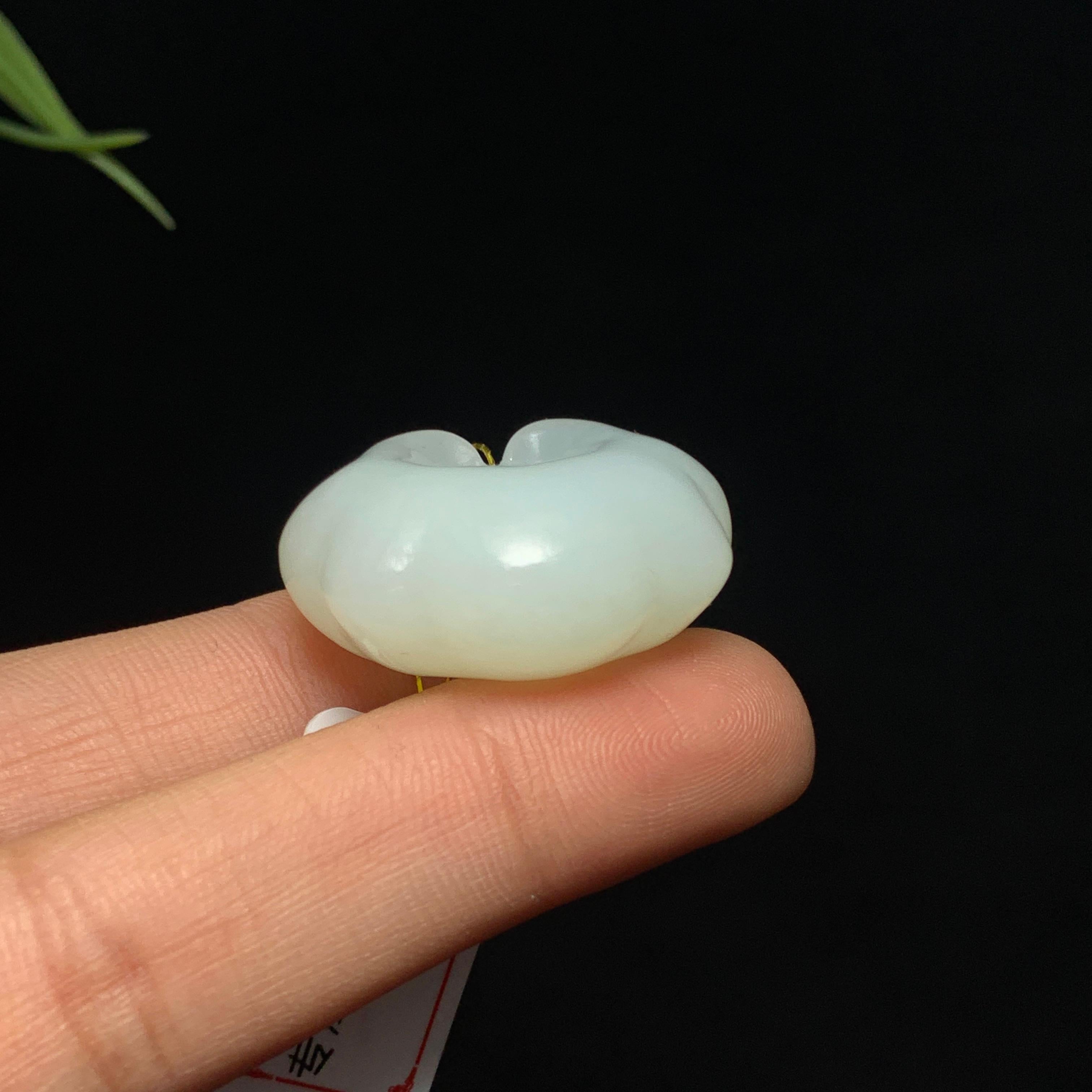 【超值推荐】和田白玉云朵如意锁（13.0g）