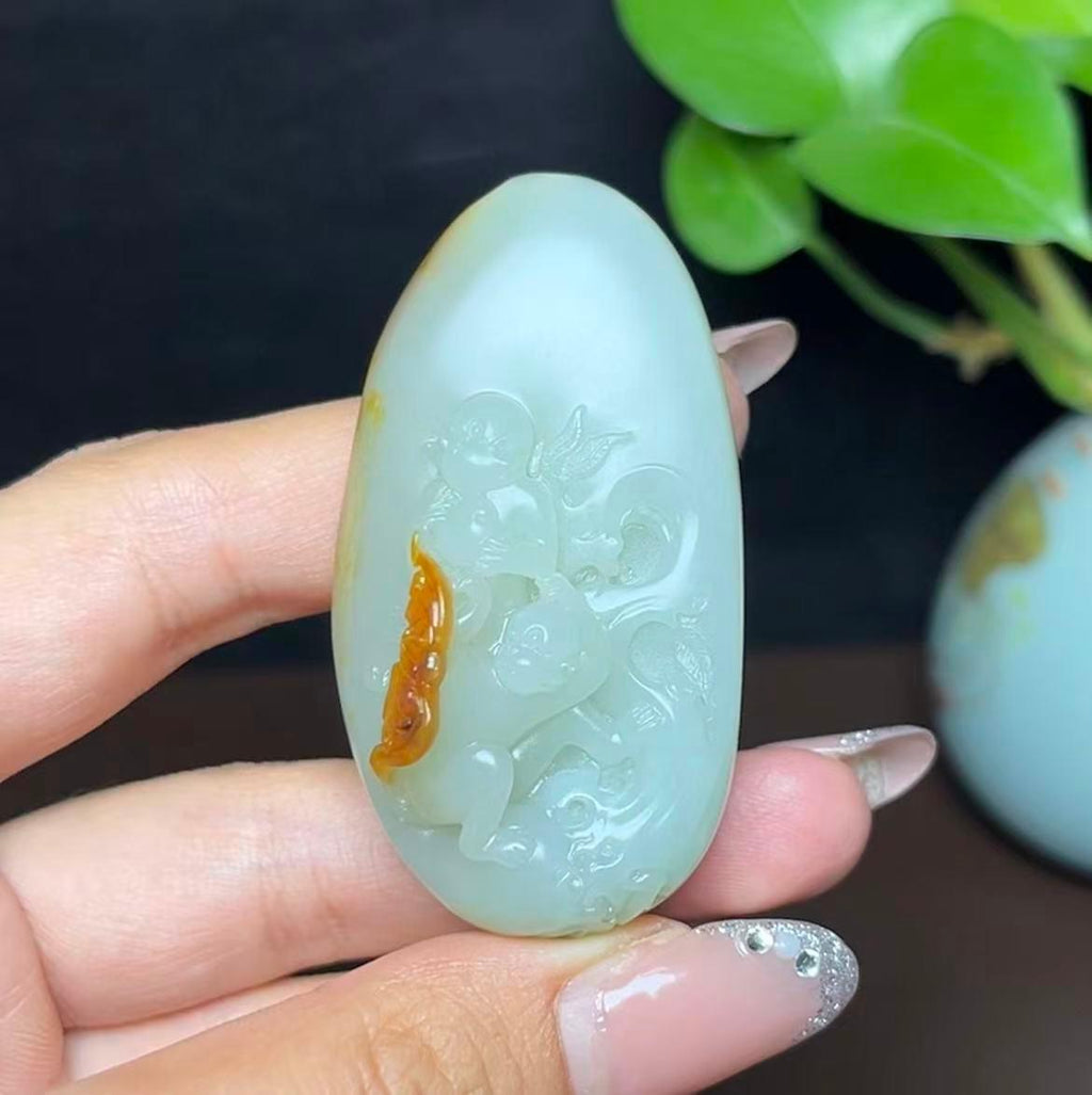 新疆和田玉籽料灵猴献福（48.9g）