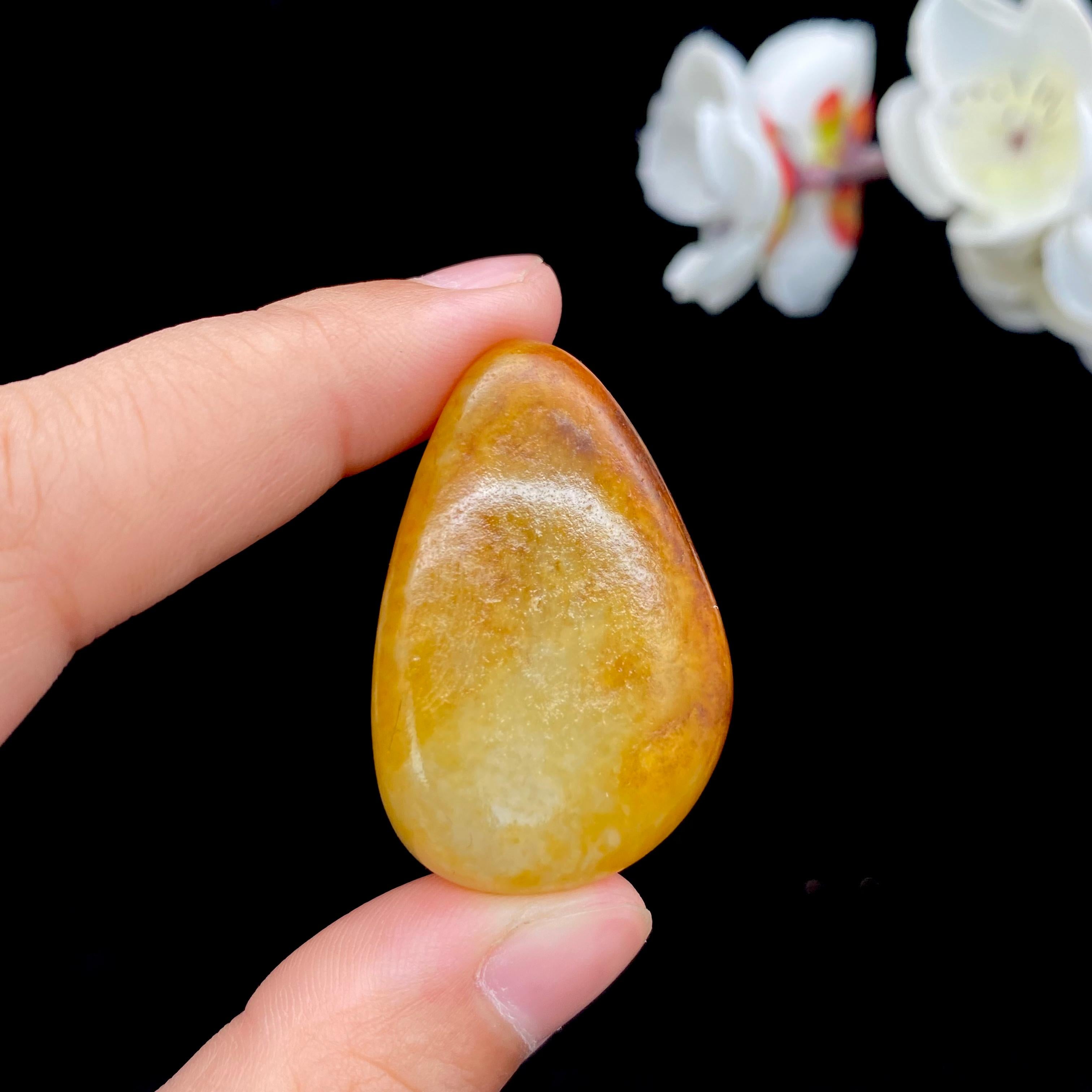 和田玉聚红皮籽料原石（25.1g）