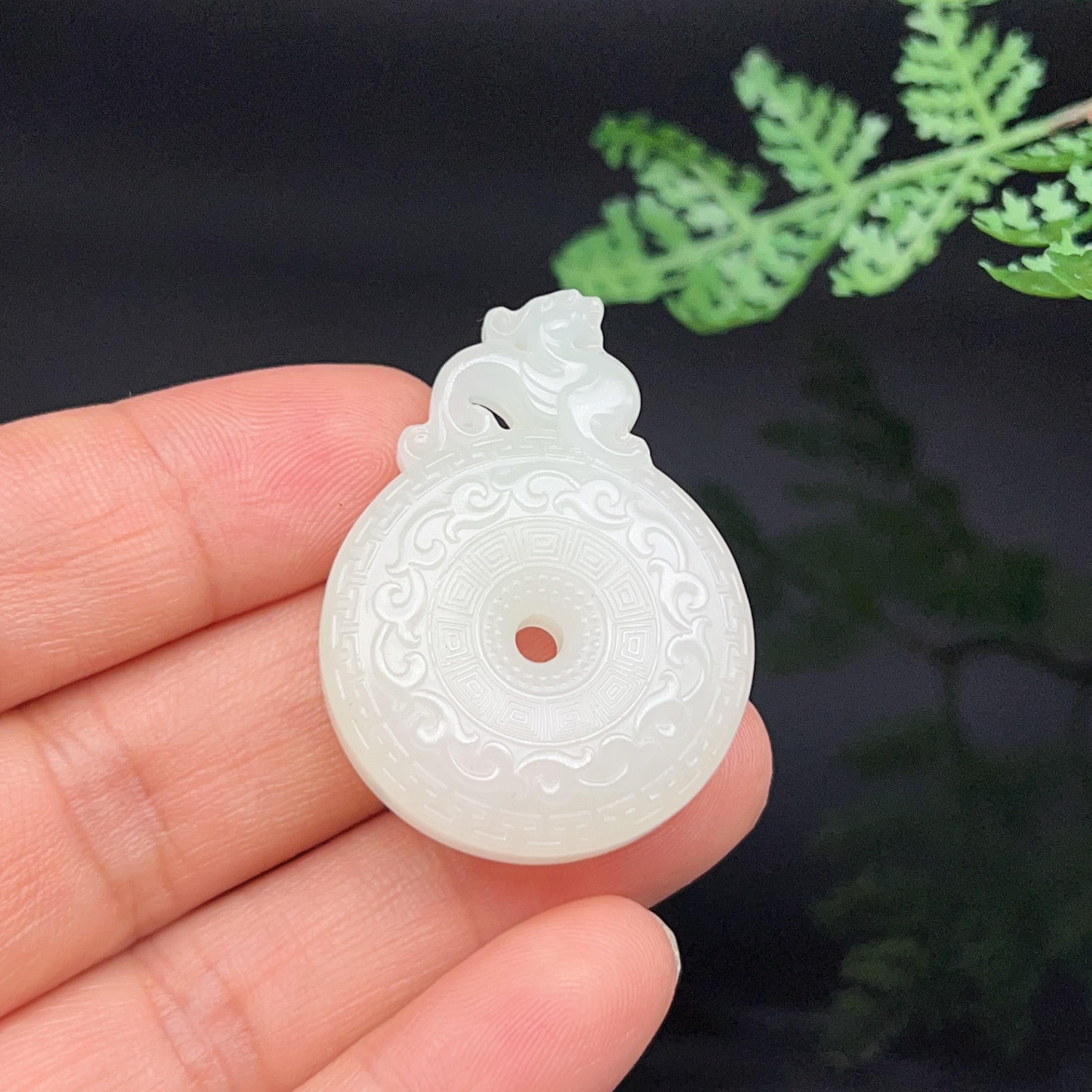 和田玉羊脂白玉翠色仿古必定成龙玉佩（15.7g）