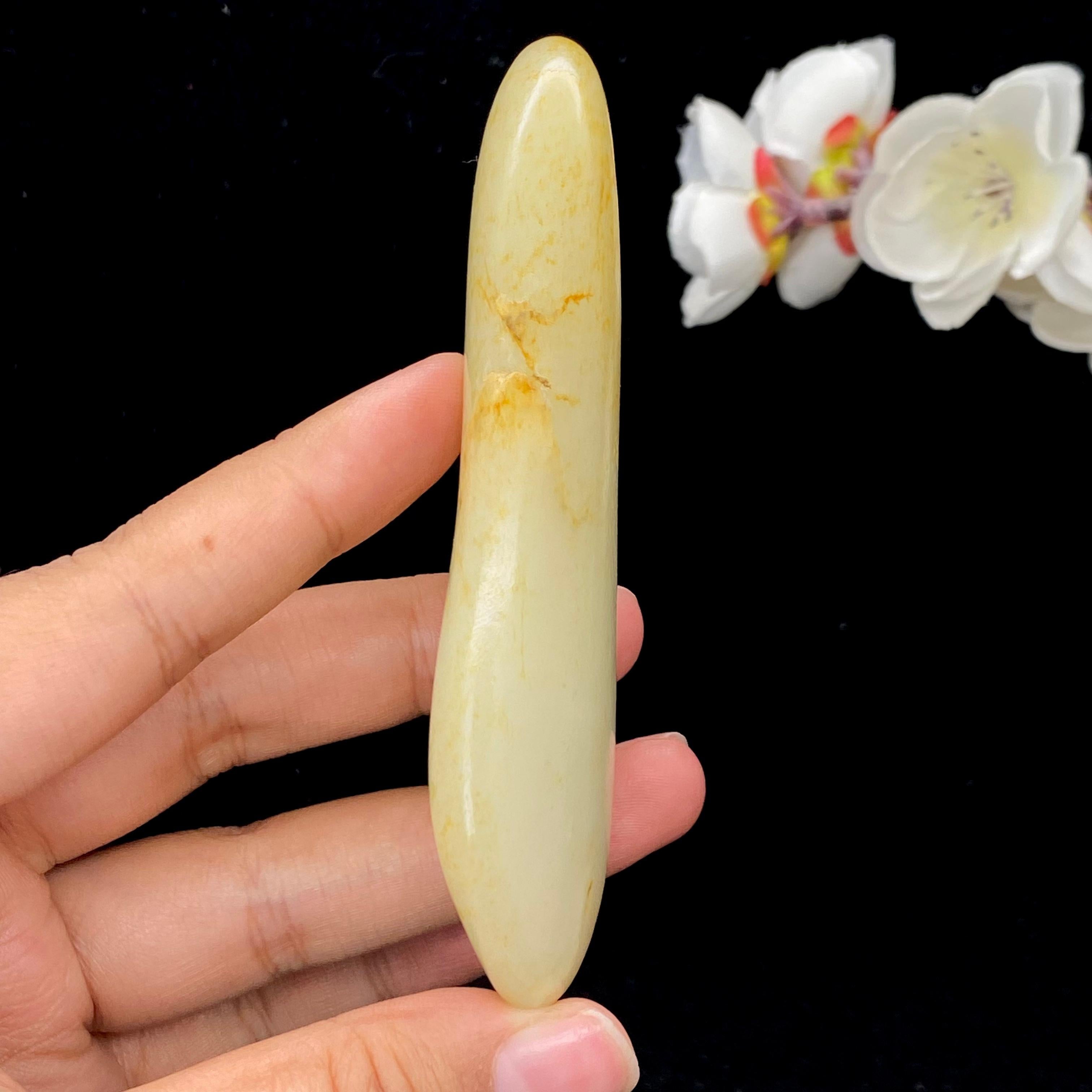 和田玉洒金皮籽料水滴形手把件（84.5g）