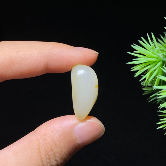 和田玉白玉洒金皮籽料原石（5.7g）