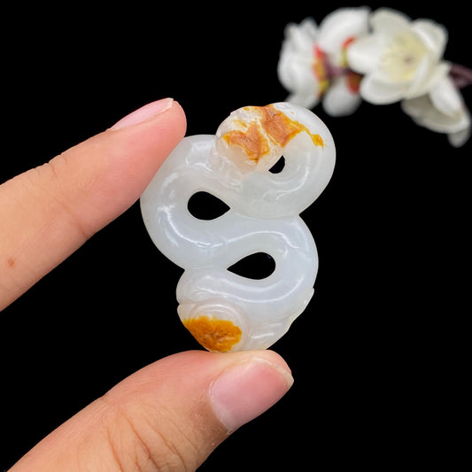 和田玉籽料生肖蛇【腰缠万贯】（17.7g）