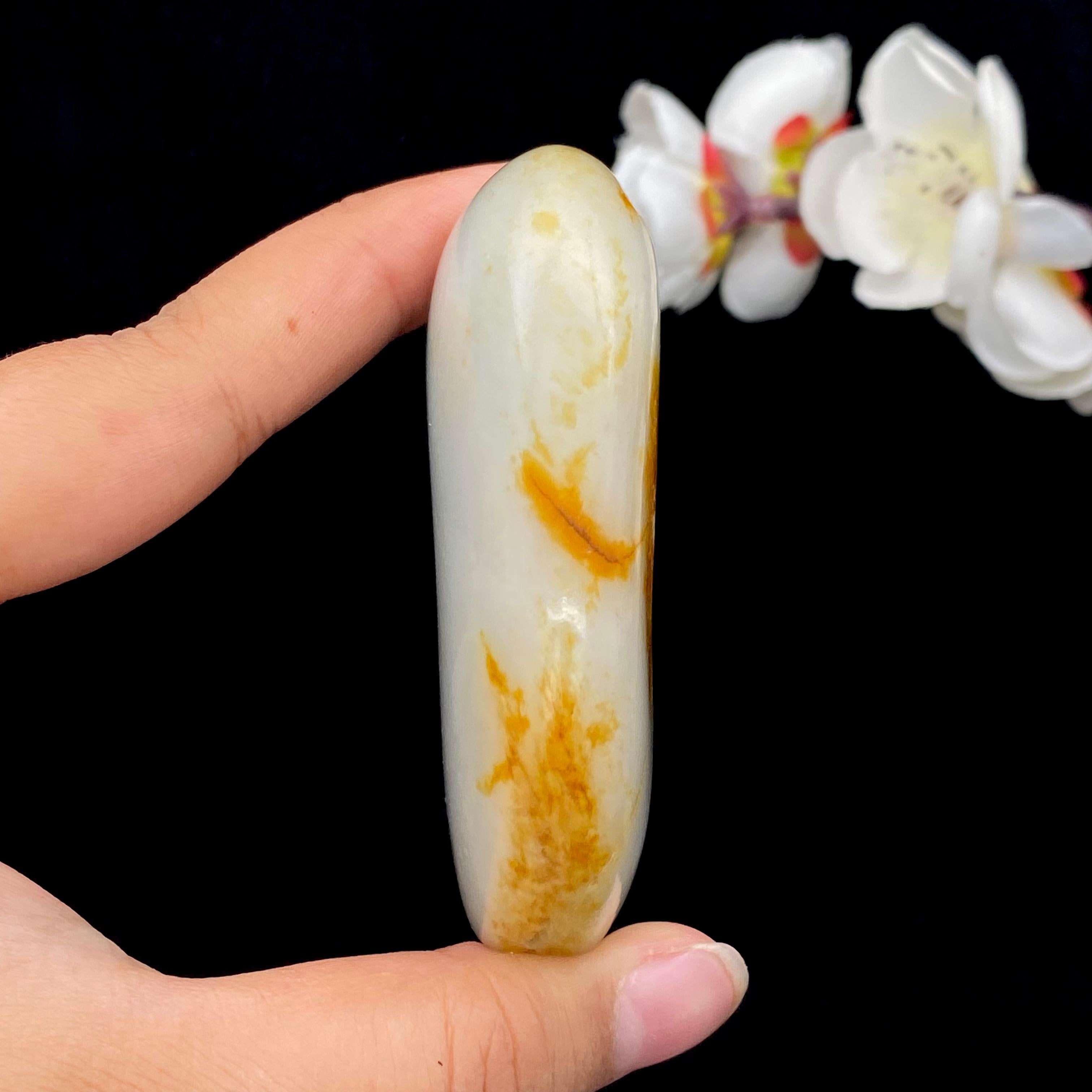 和田玉聚黄皮青花底籽料手把件（168.1g）