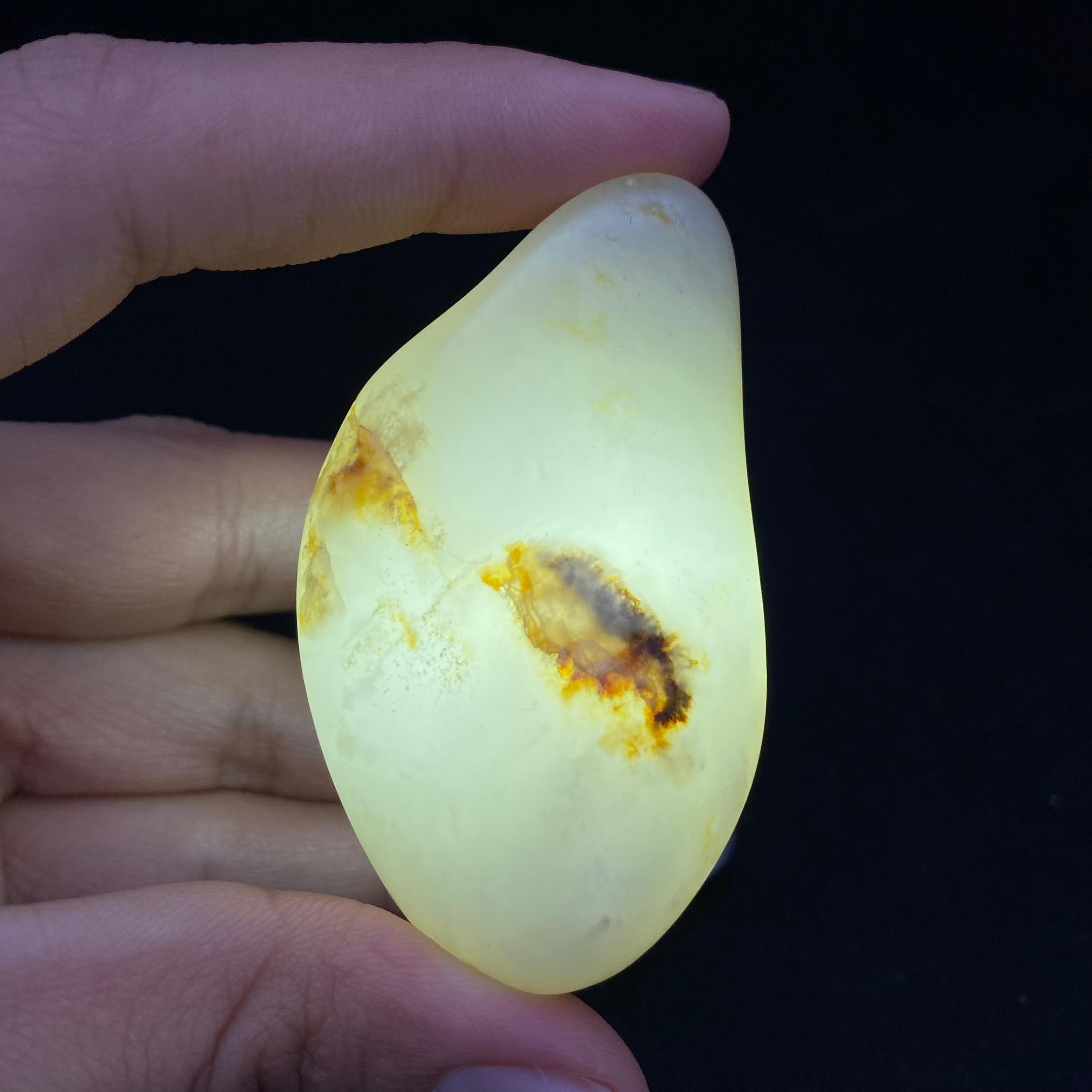 【超值推荐】和田玉黄皮籽料原石（57.2g）