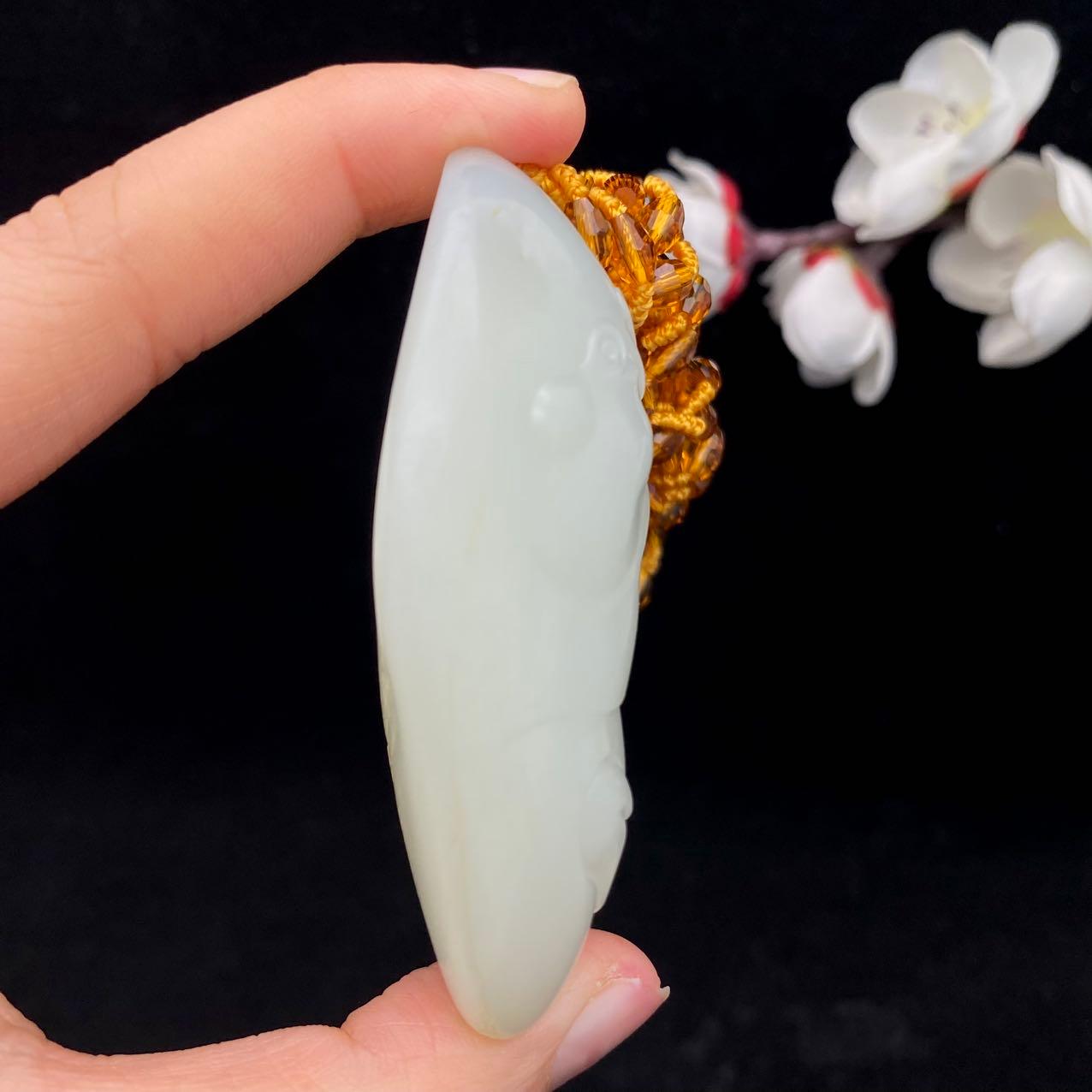 和田玉白玉籽料【关公】（82.8g） – 厚德载玉