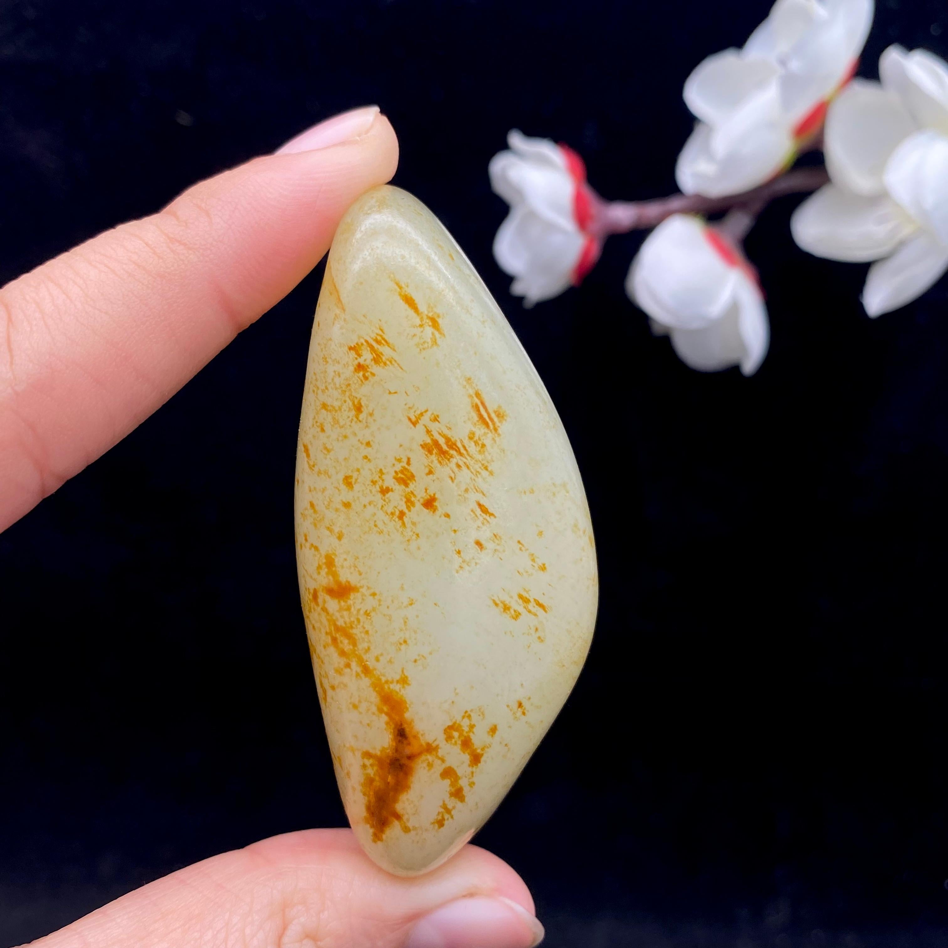 和田玉洒红皮籽料原石（72.6g）