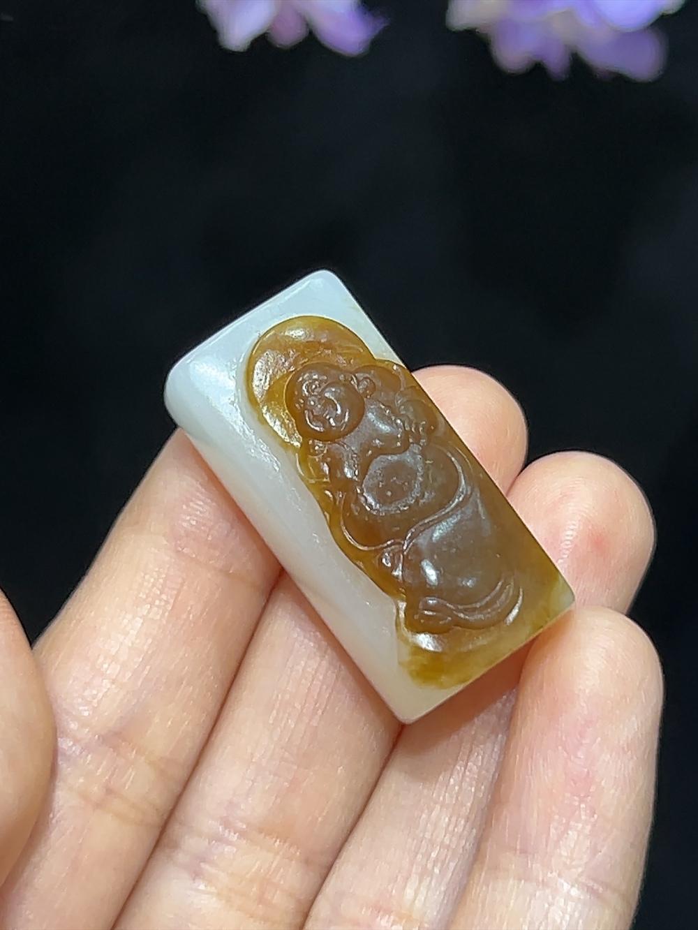和田玉新疆且末料糖羊脂玉弥勒笑佛（16.8g）