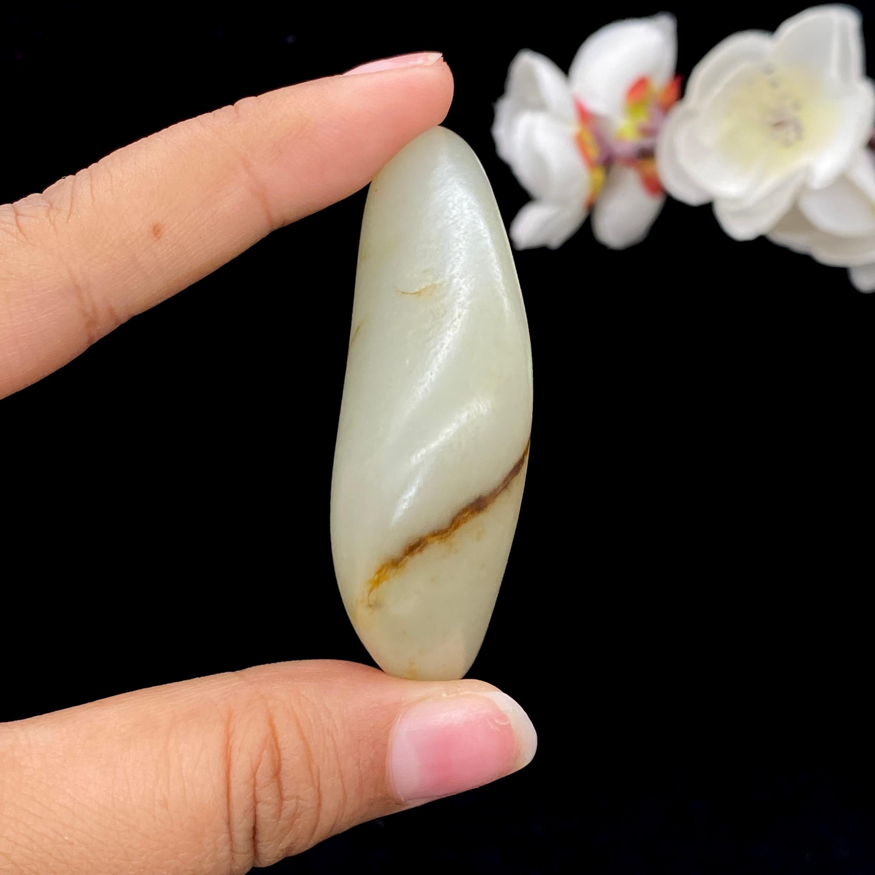 和田玉青白玉带洒金皮籽料（57.8g）