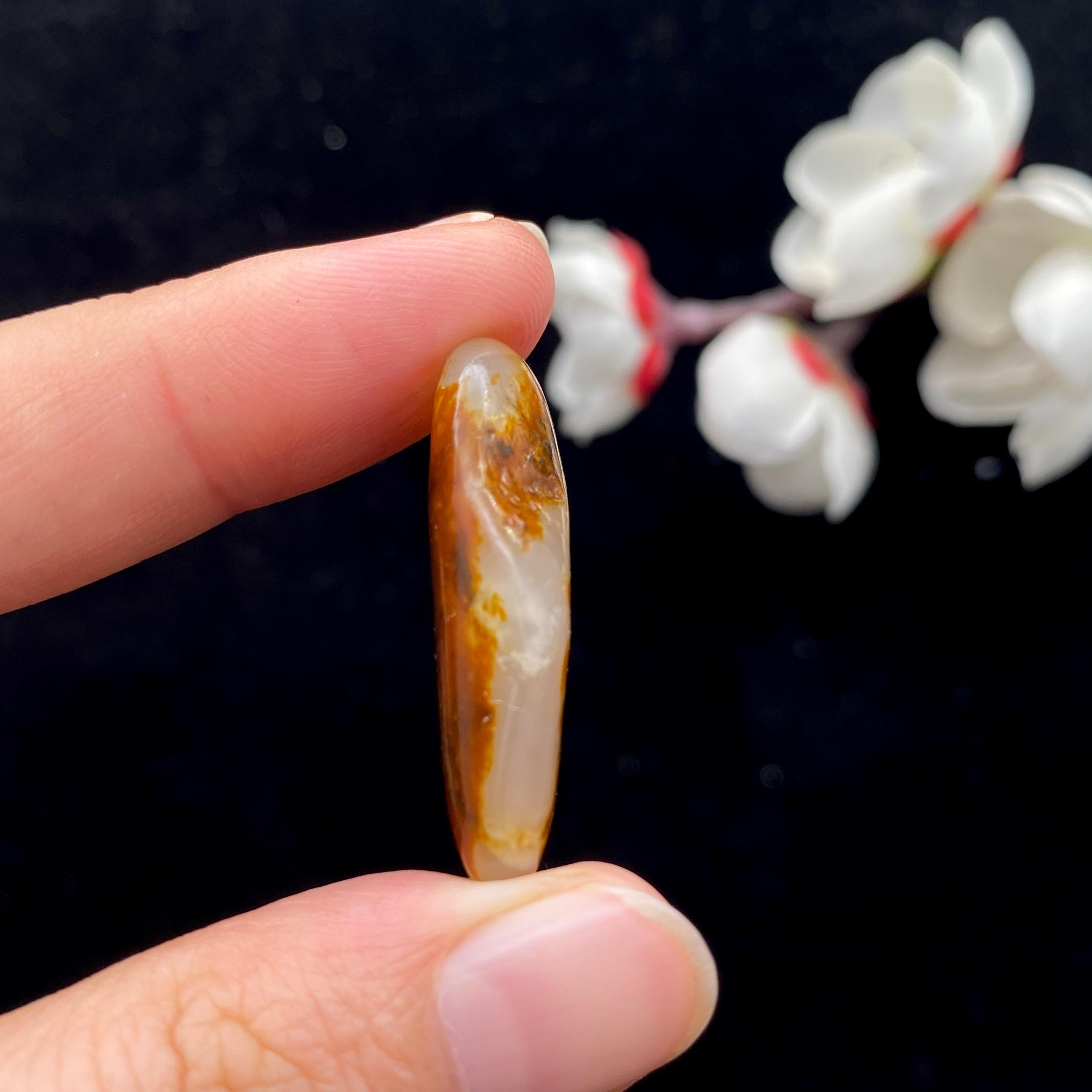 和田玉聚黄皮籽料吊坠籽（8.5g）