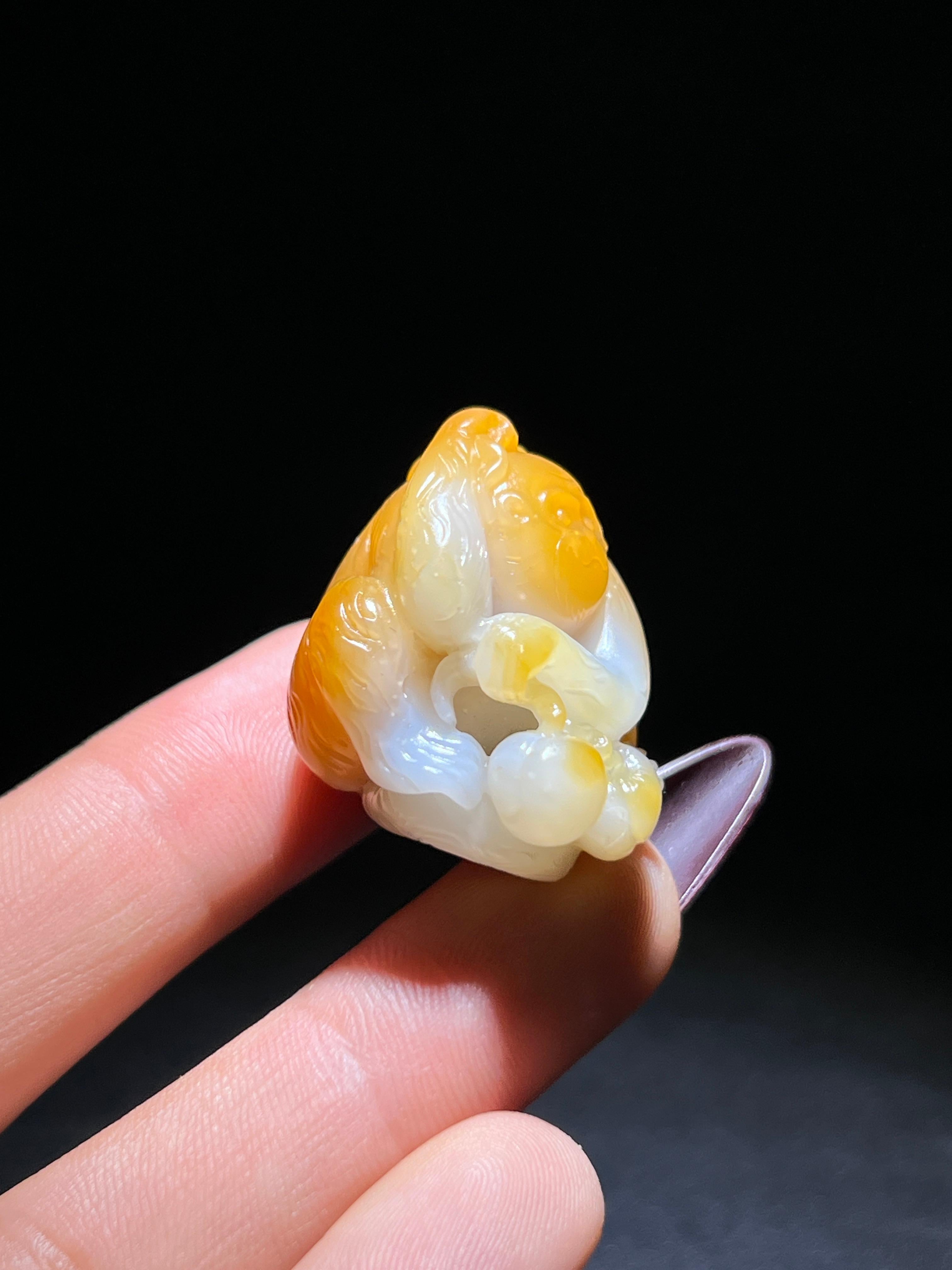 和田玉黄沁籽料灵猴（24.4g）