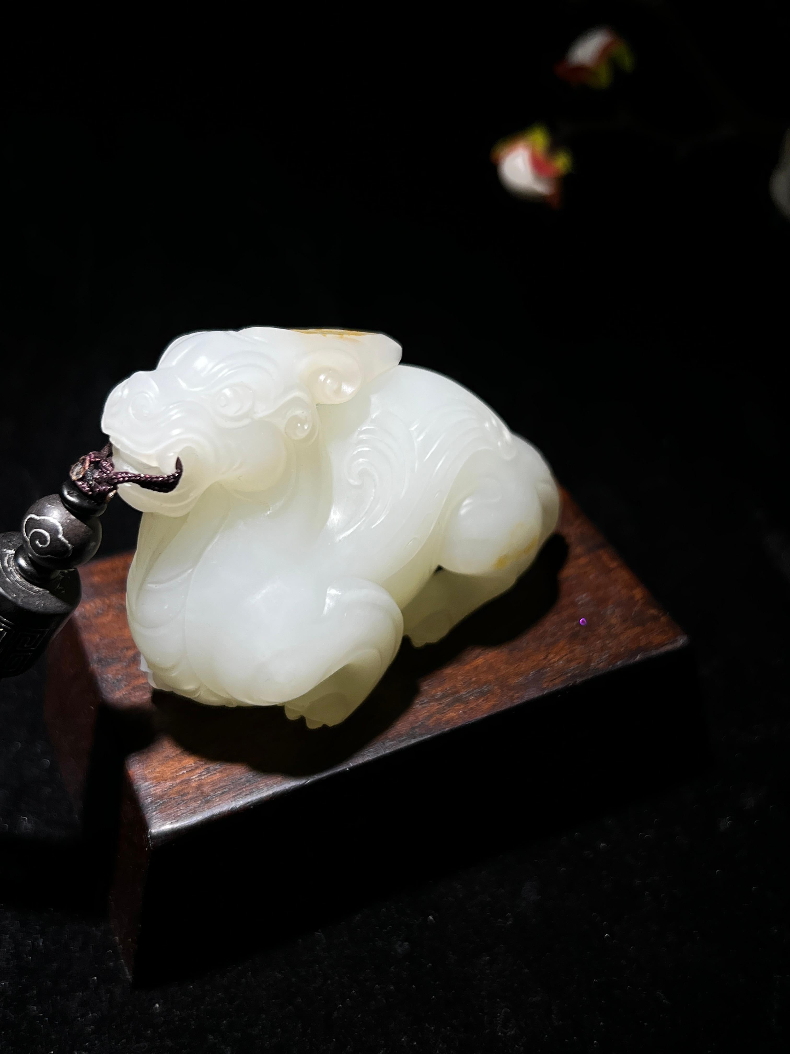 和田籽玉貔貅手把件（105.2g）