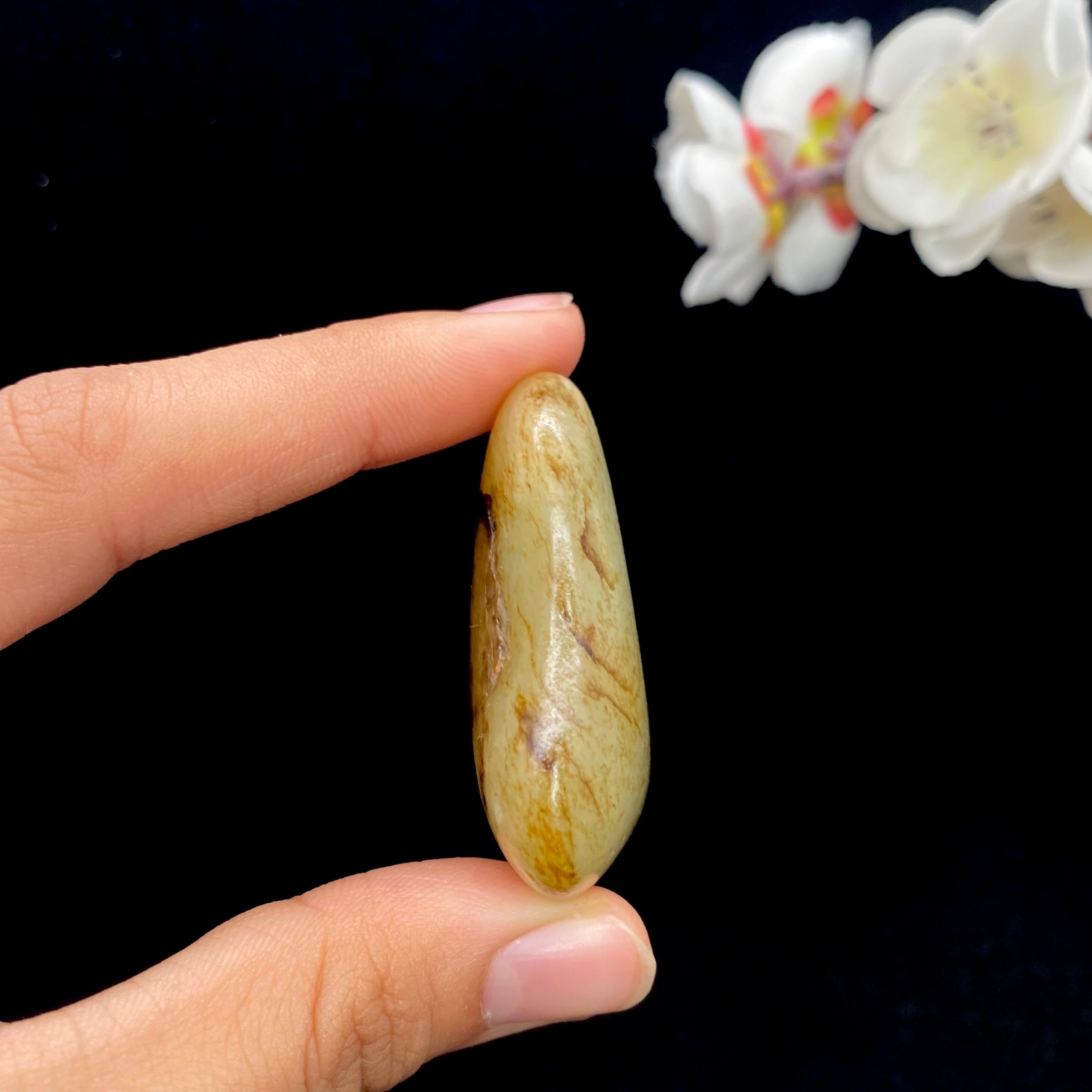 和田玉黄皮籽料大挂件（52.2g）