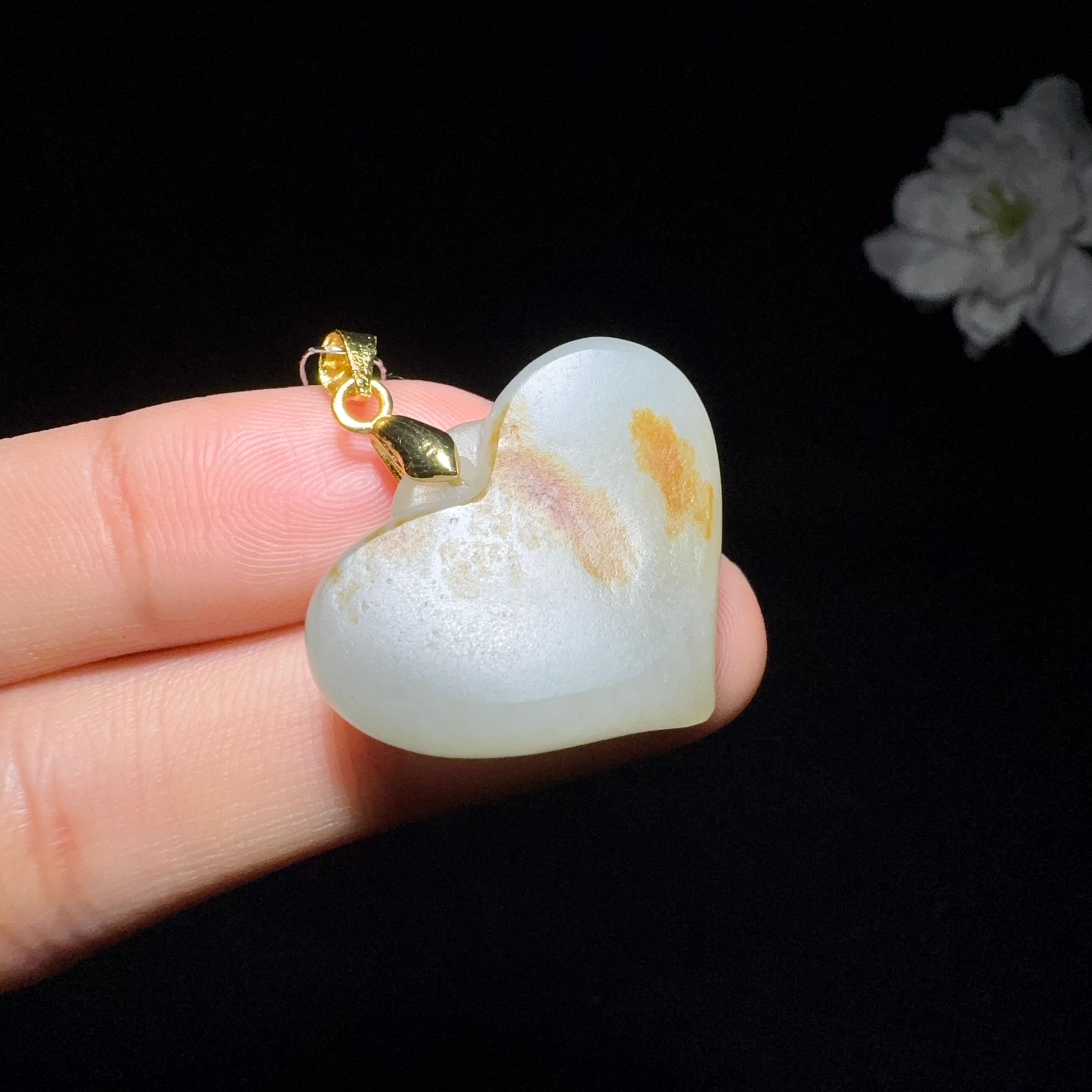 和田玉籽料爱心吊坠（10.2g）