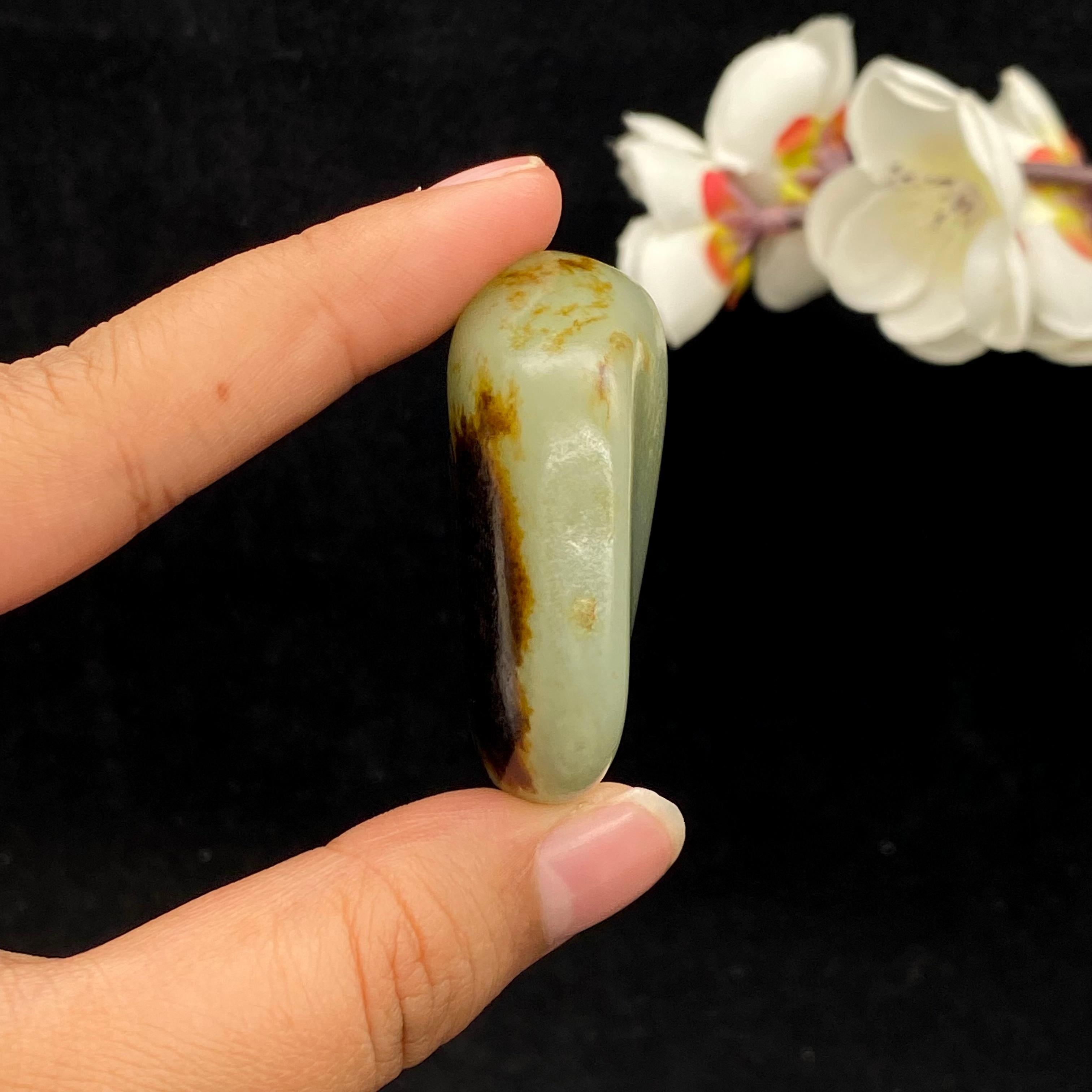 和田玉黑黄皮籽料挂件（38g）