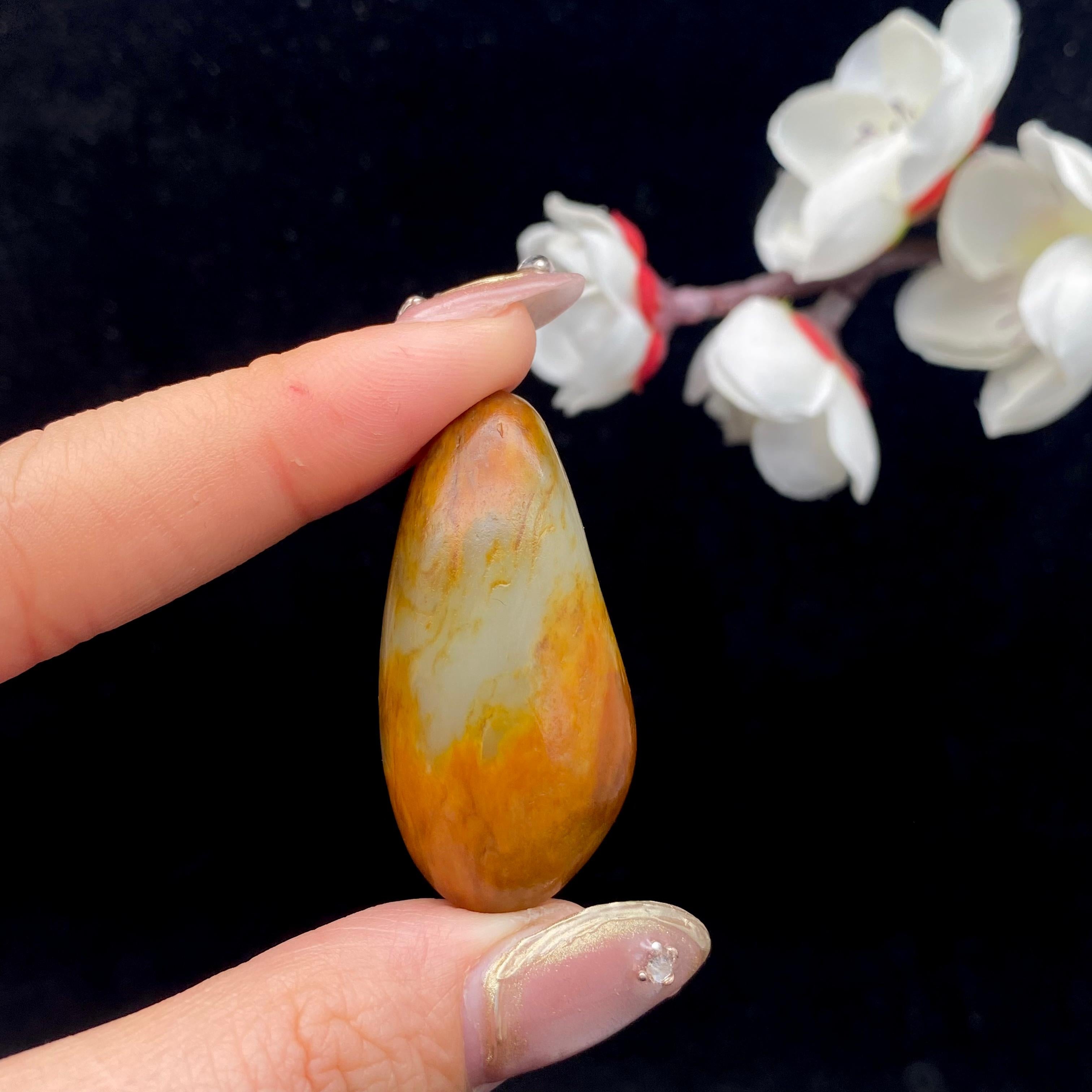 和田玉聚红皮籽料原石（19.6g）