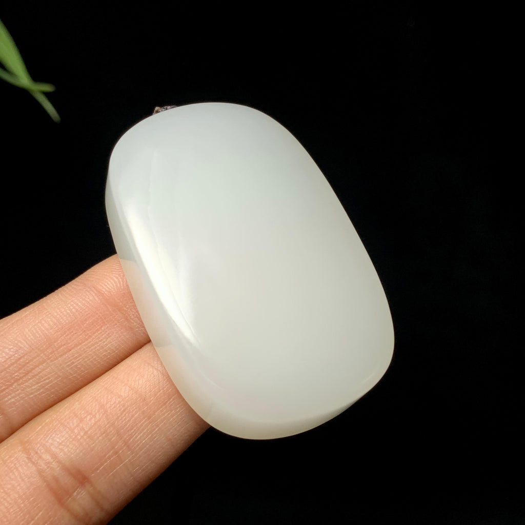 收藏级和田玉淡藕粉无事牌（48.9g）