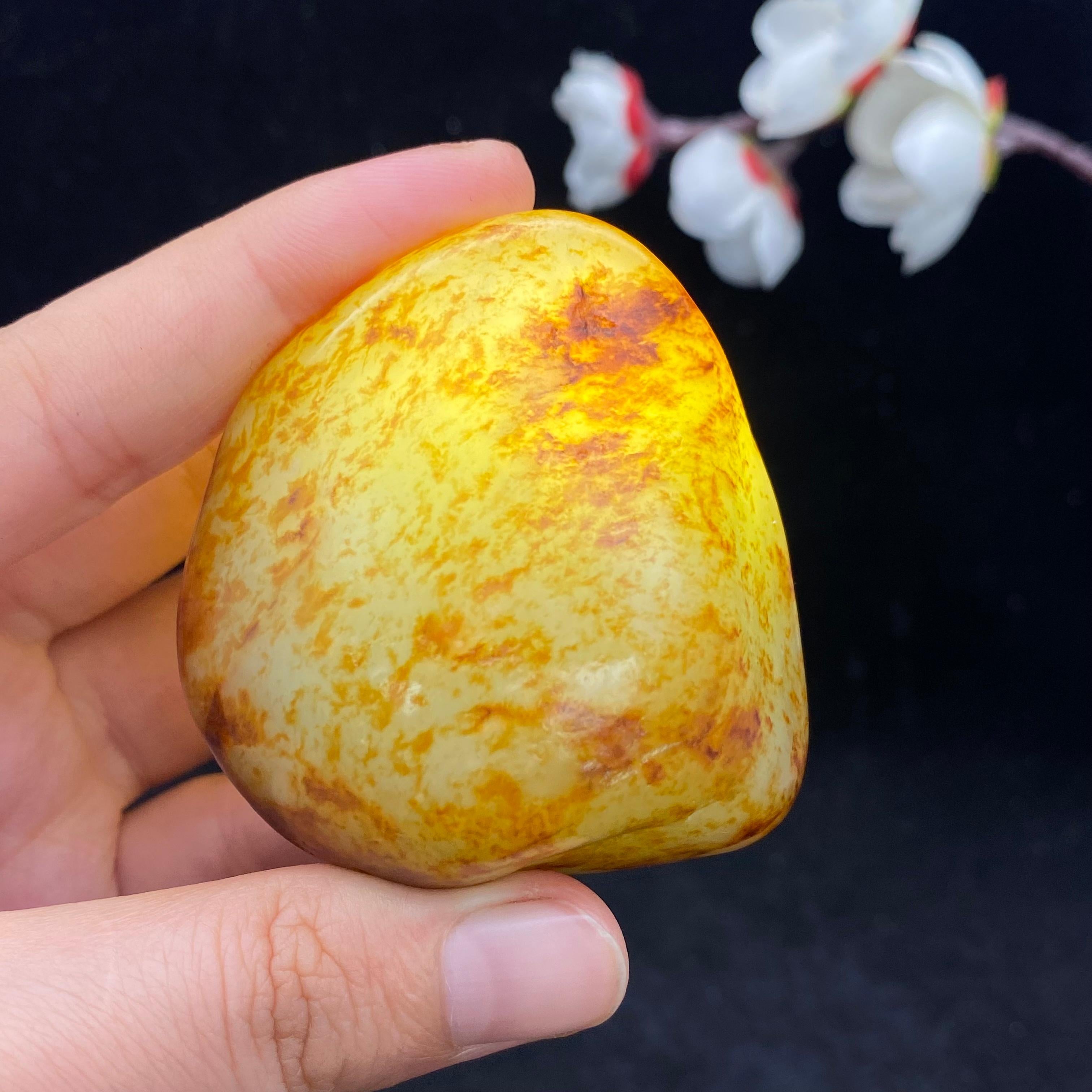 和田玉聚红皮籽料手把件（98.7g）