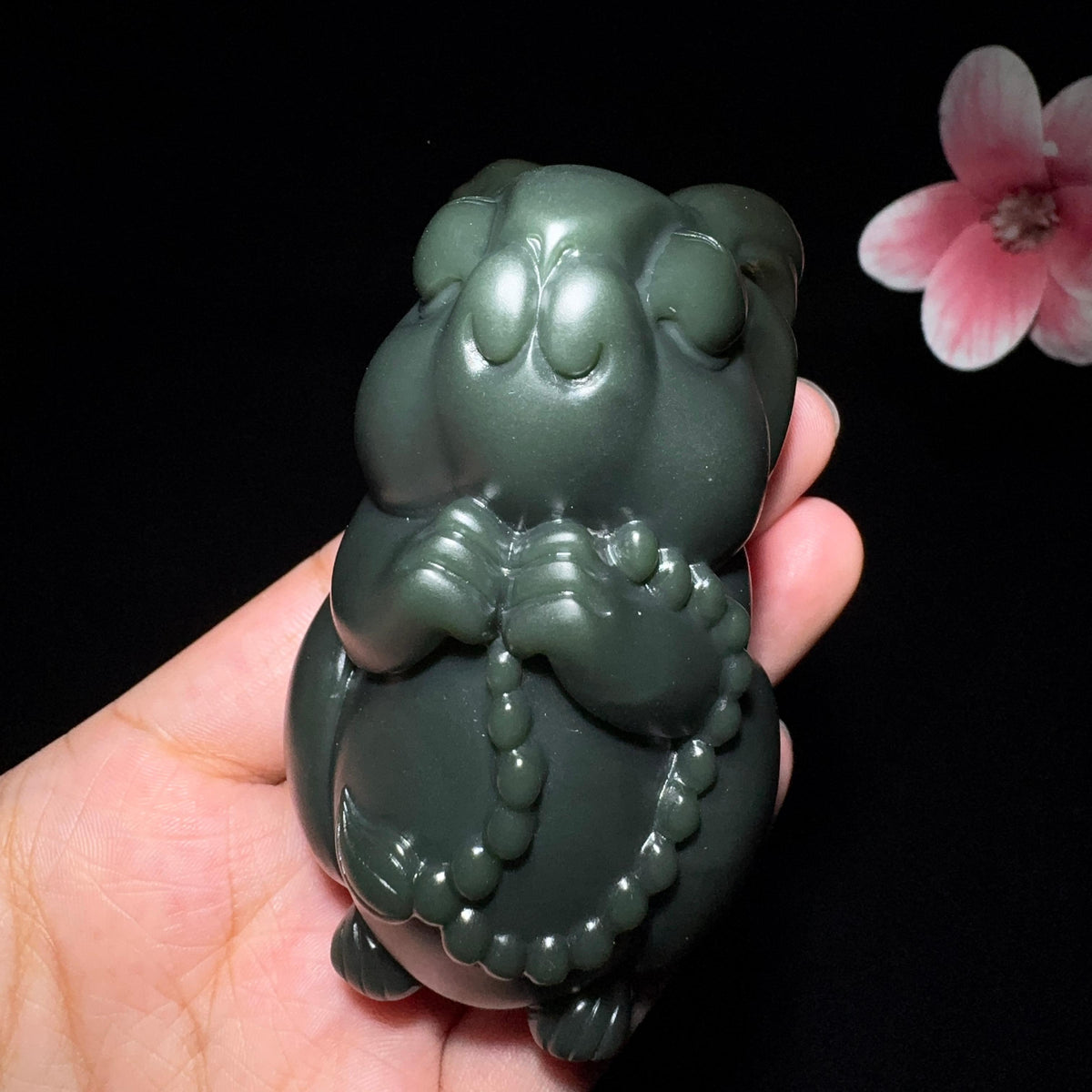 和田玉沙枣青兔子手把件（264.5g）