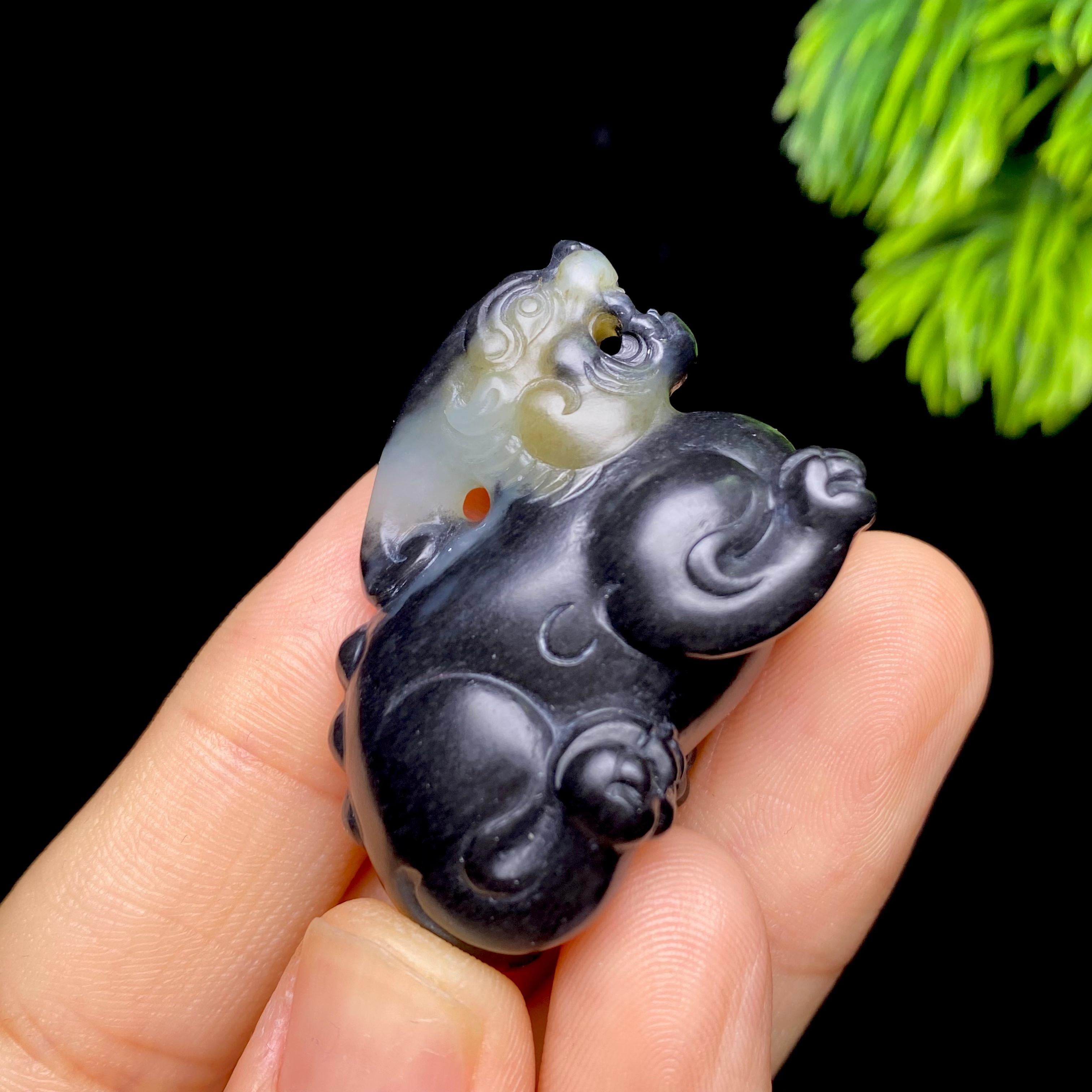 黒白分明！とっても可愛い和田玉の大きめ猫★籽料青花 黒白分明！とっても可愛い和田玉の大きめ猫☆籽料青花