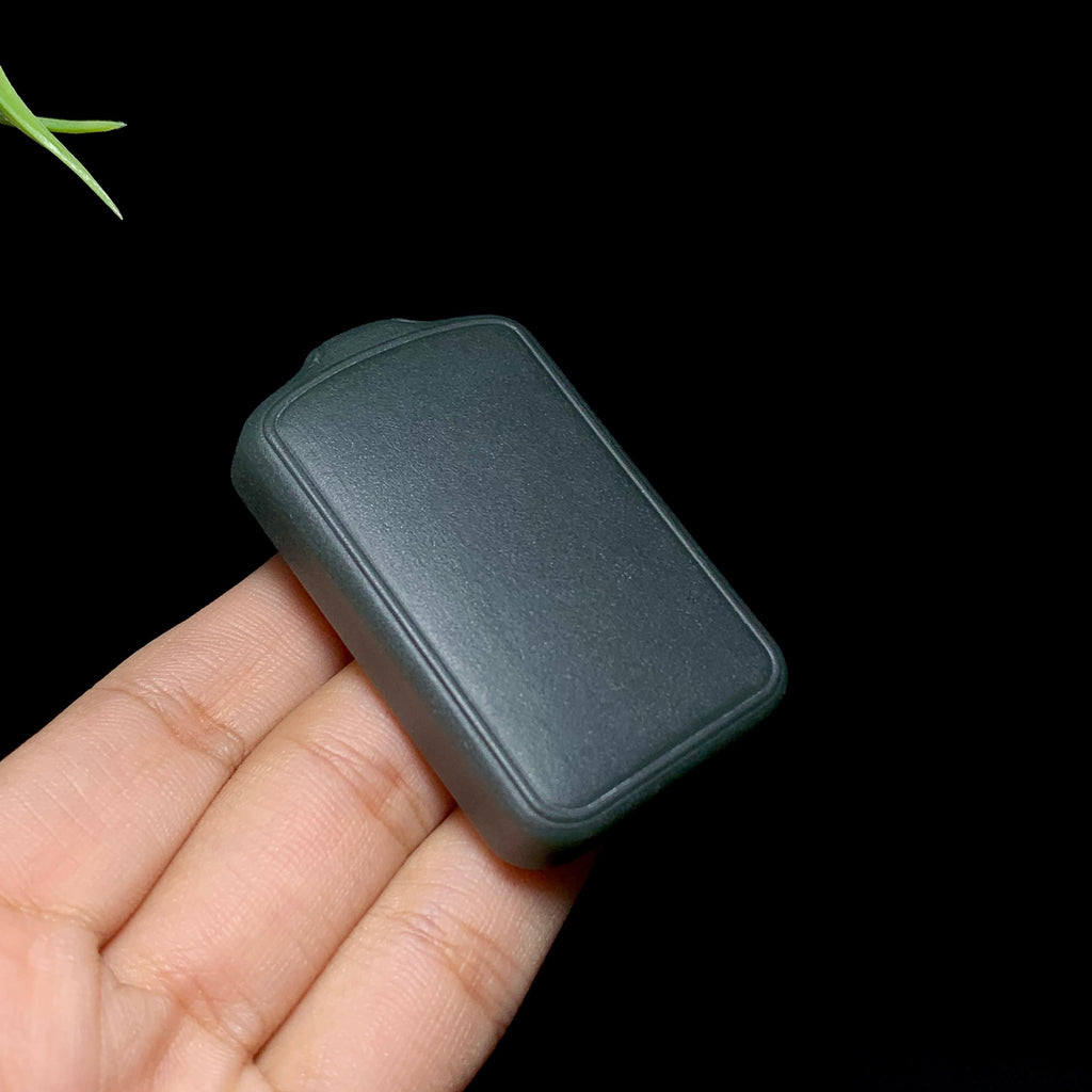 和田玉一细塔青无事牌（55.7g）