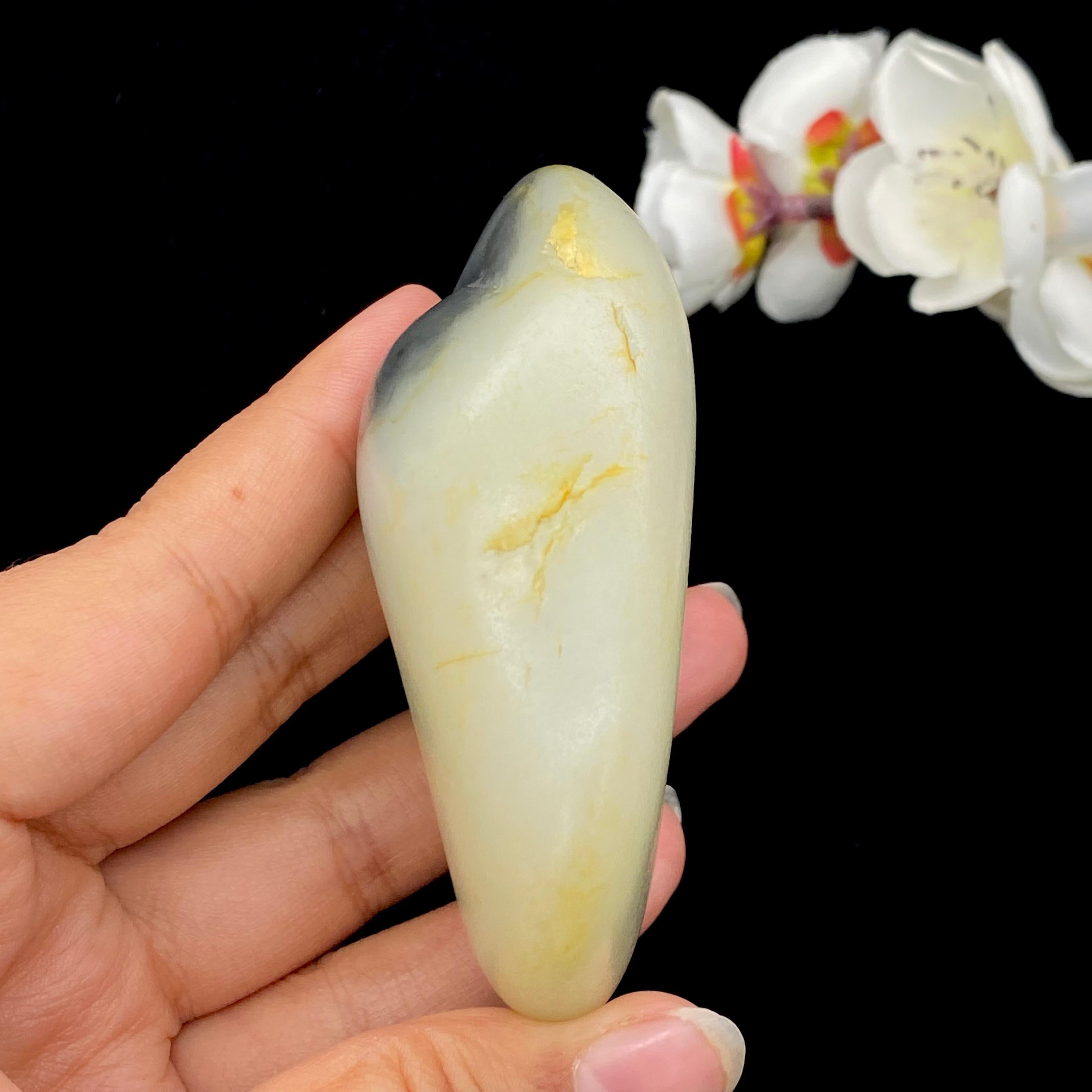 和田玉洒金皮青花籽料手把件（194.8g）