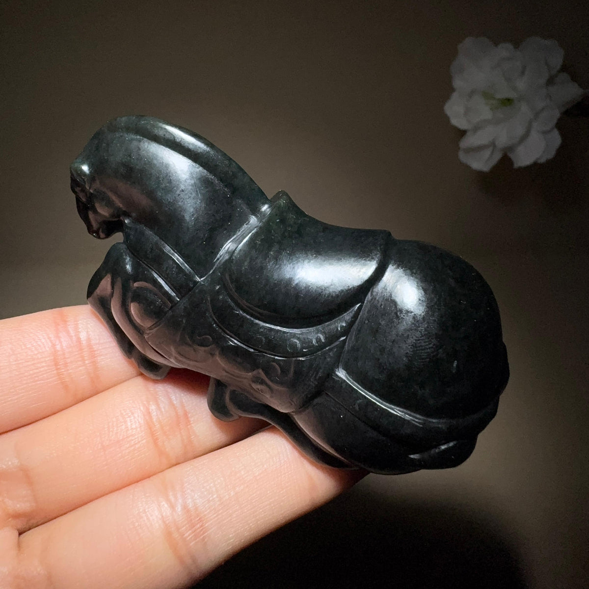 和田玉黑青手把件马到成功（142.3g）
