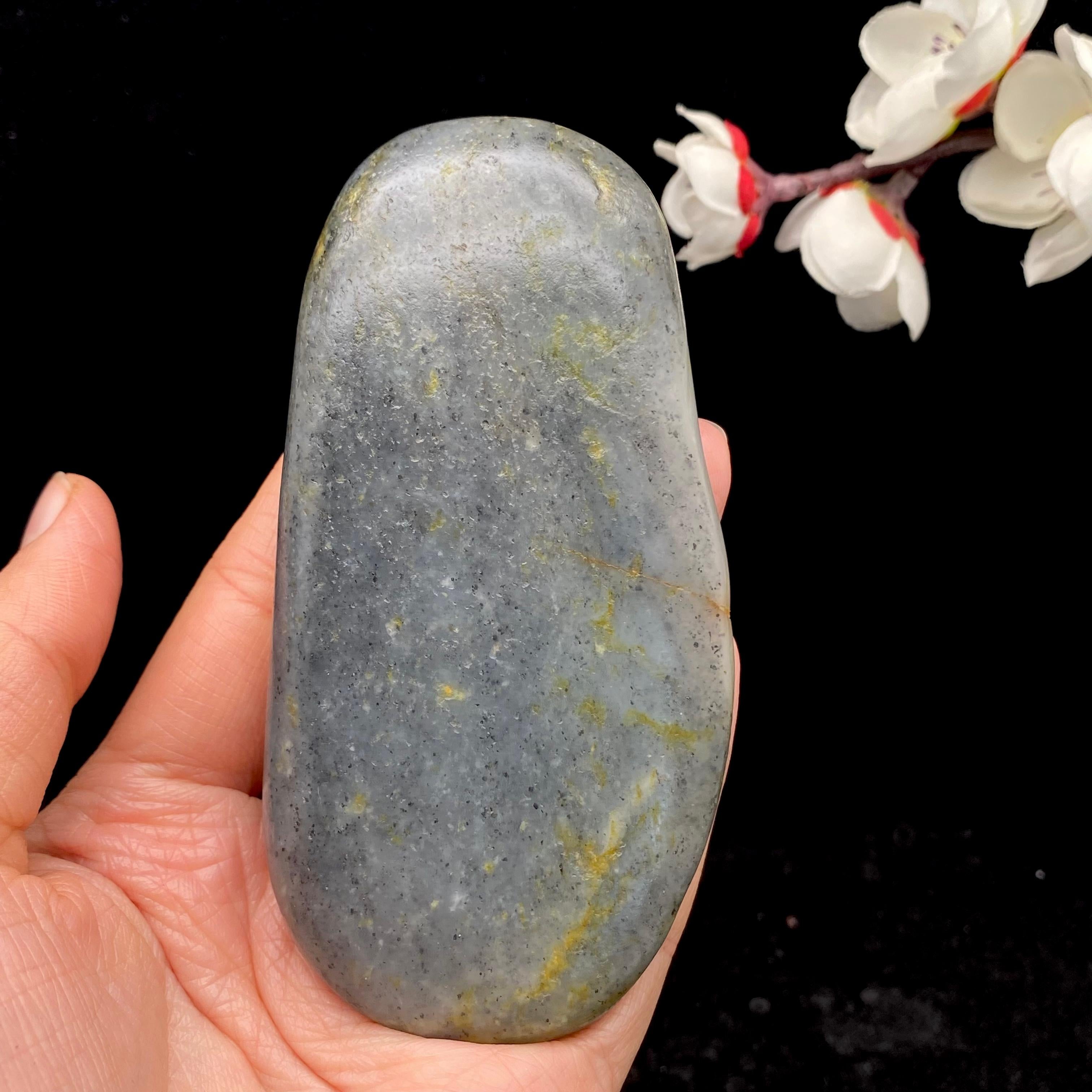 【超值推荐】和田玉青花籽料原石（208.5g）