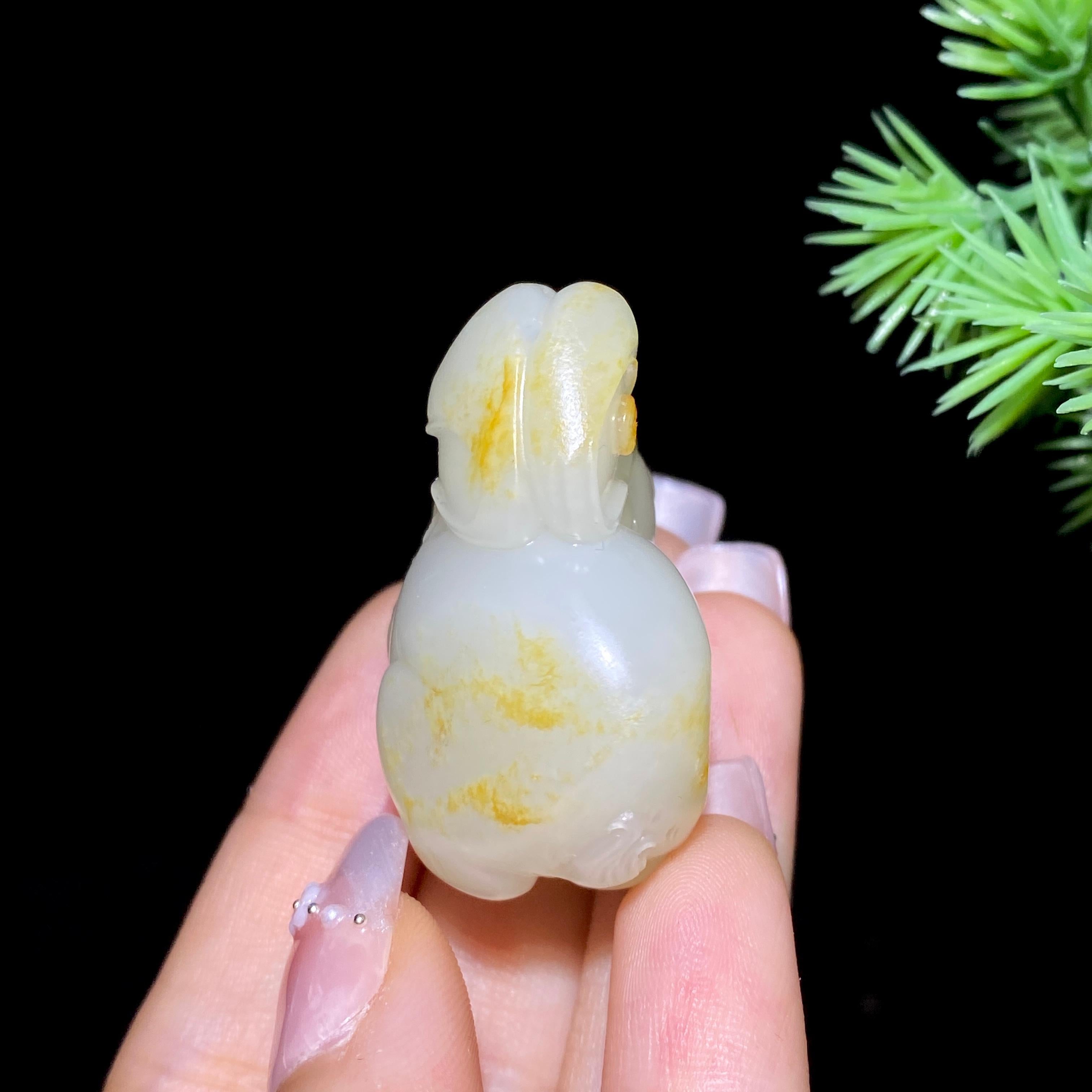 和田玉籽料兔子挂件（32.9g）