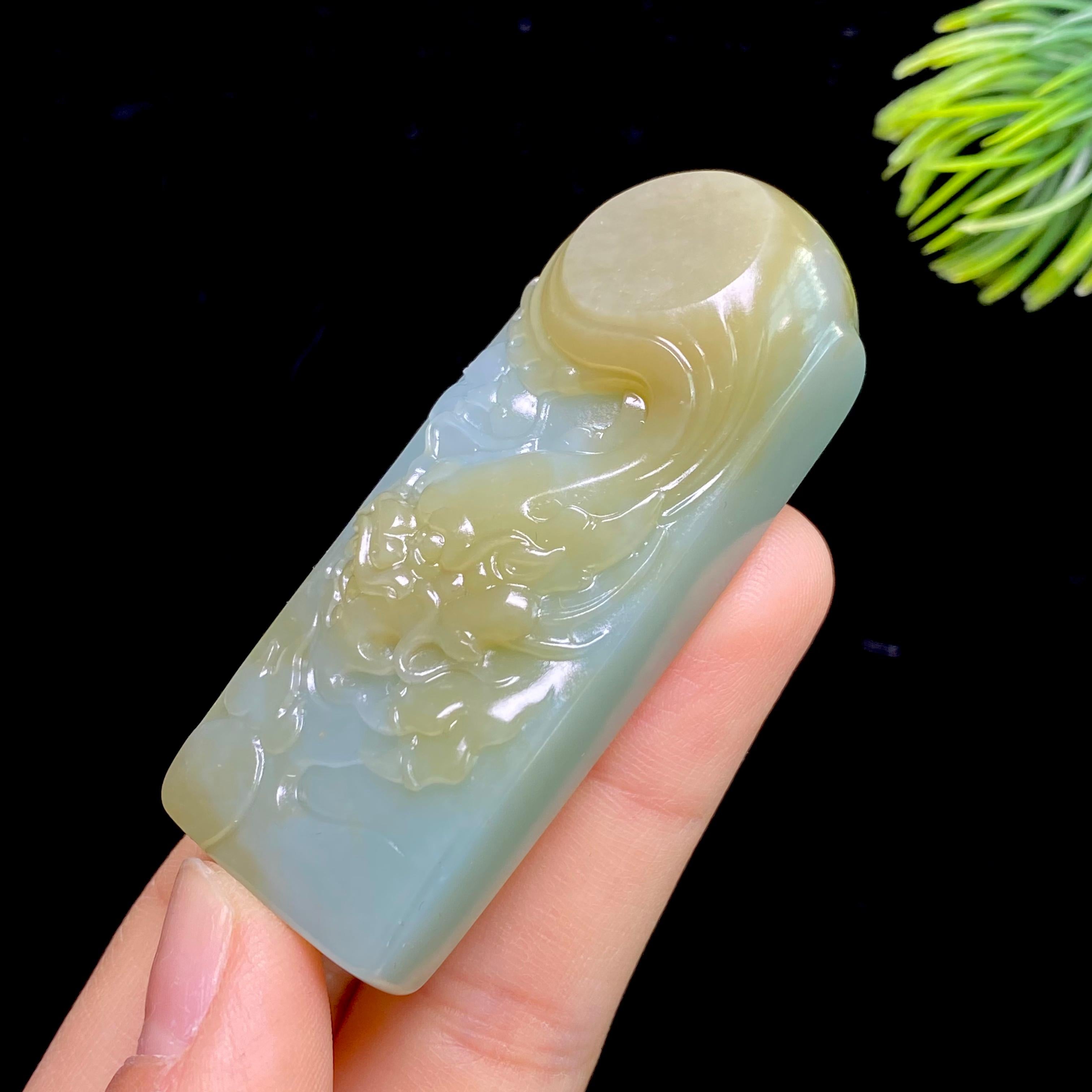 和田玉籽料且末蓝龙行天下（49.6g）