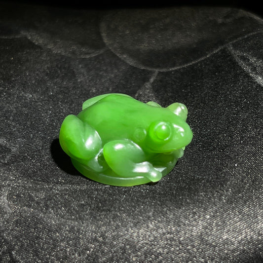 和田玉碧玉阳绿呱呱来财（9.3g）