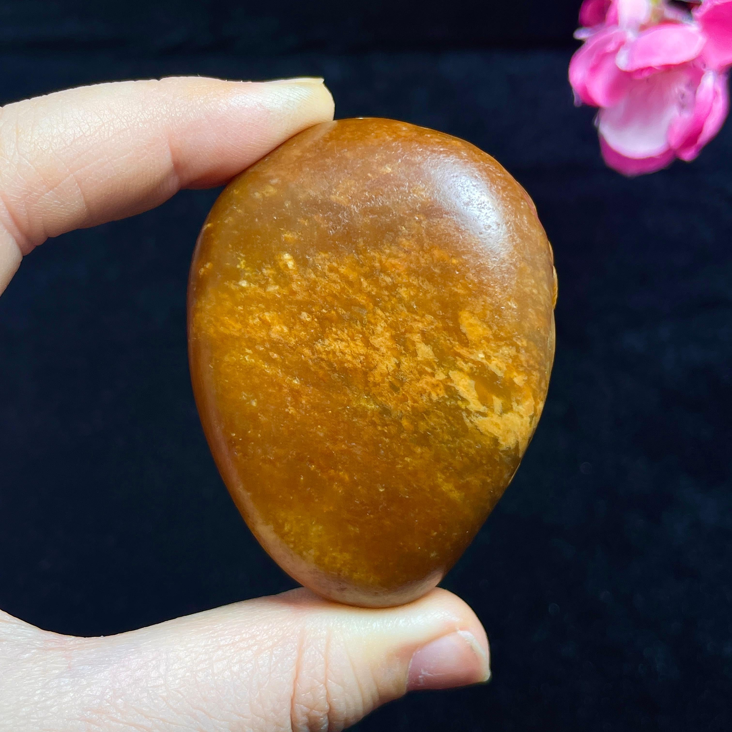 和田玉籽料沁黄龙把件（117.0g）