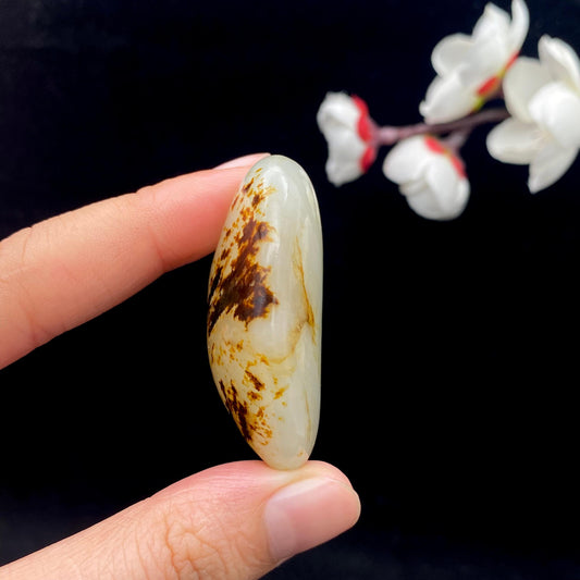 和田玉洒红皮籽料原石（33.2g）