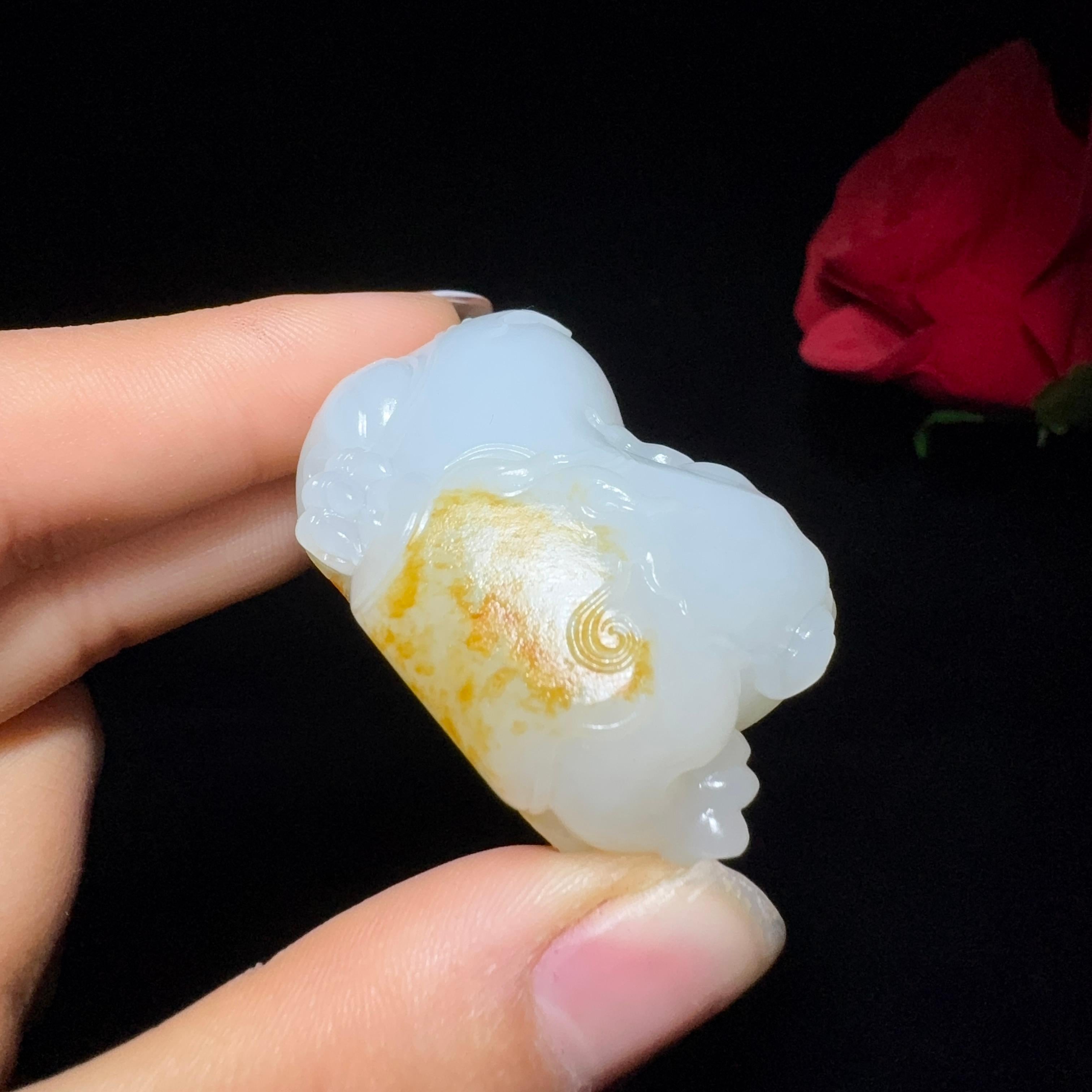 秒杀和田玉籽料貔貅小手把（62.8g）
