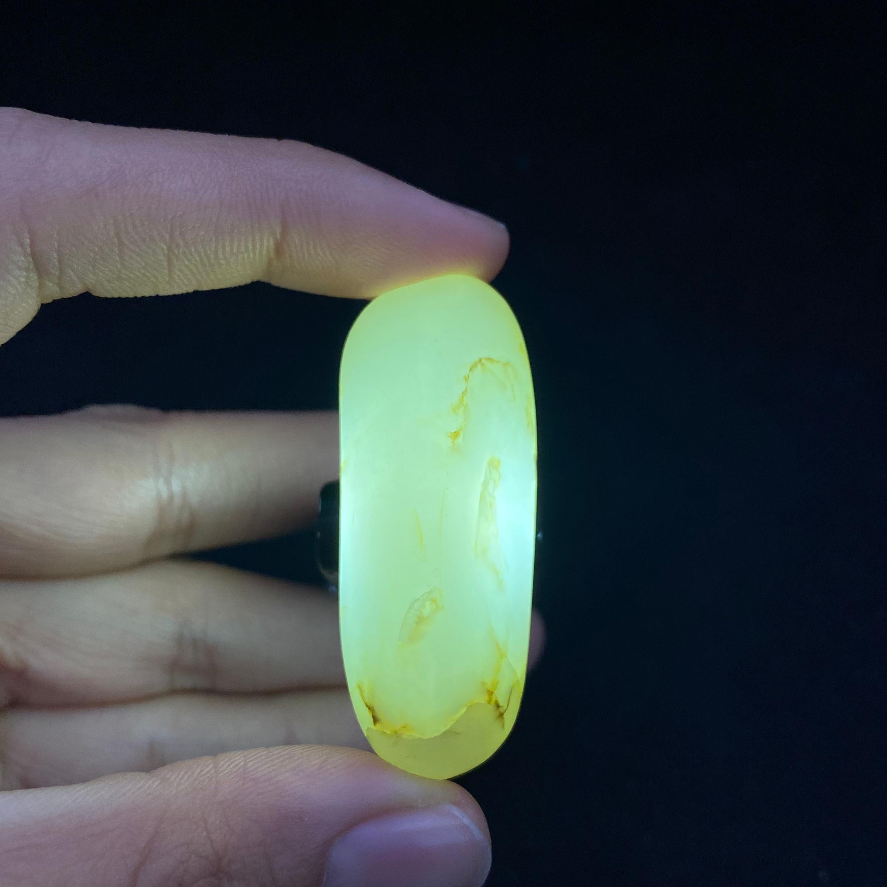 【超值推荐】和田玉青白玉籽料原石（24.9g）