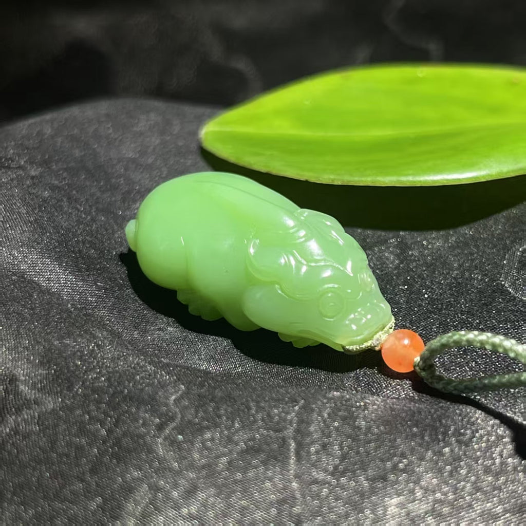 和田玉碧玉粉绿貔貅吊坠
