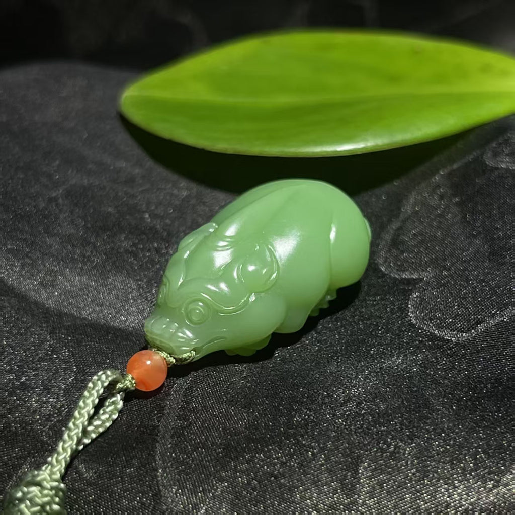 和田玉碧玉粉绿貔貅吊坠