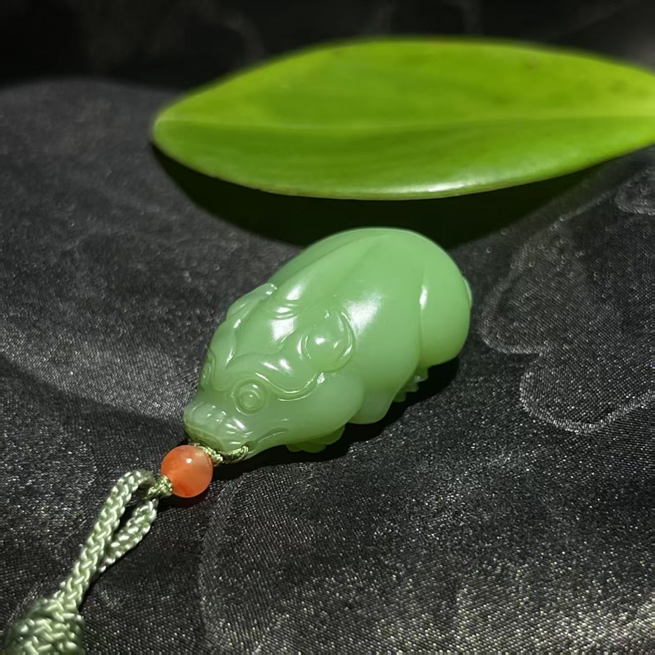 和田玉碧玉粉绿貔貅吊坠