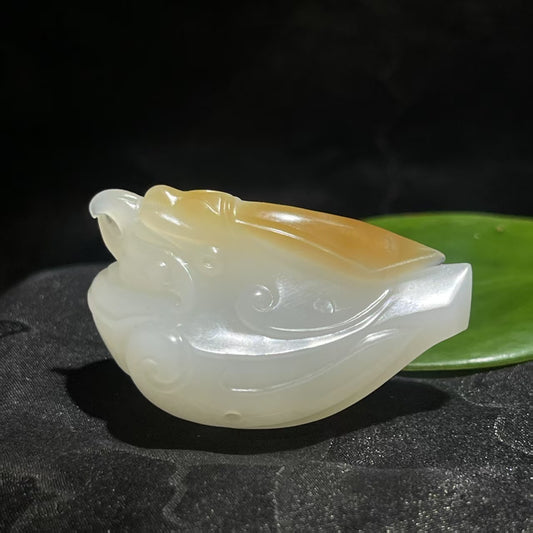 和田玉糖羊脂白玉鹰吊坠
