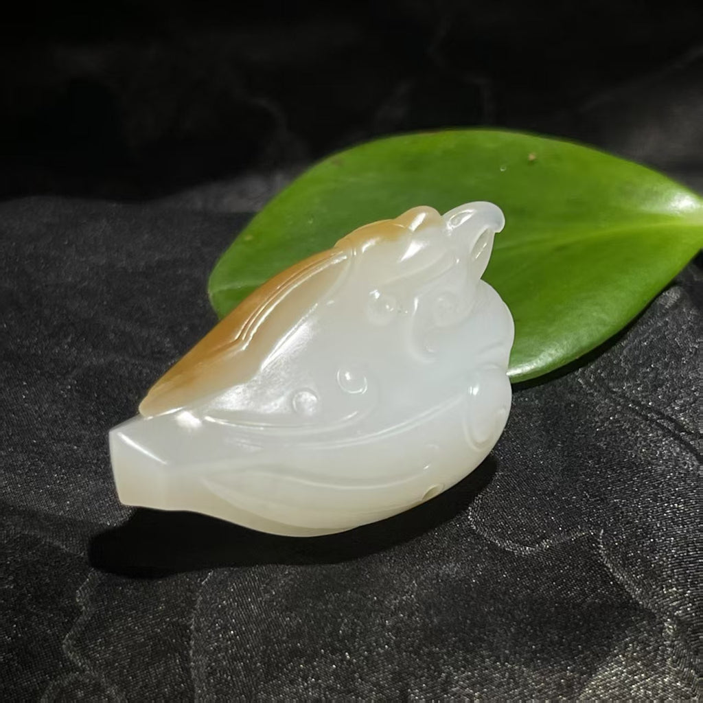 和田玉糖羊脂白玉鹰吊坠