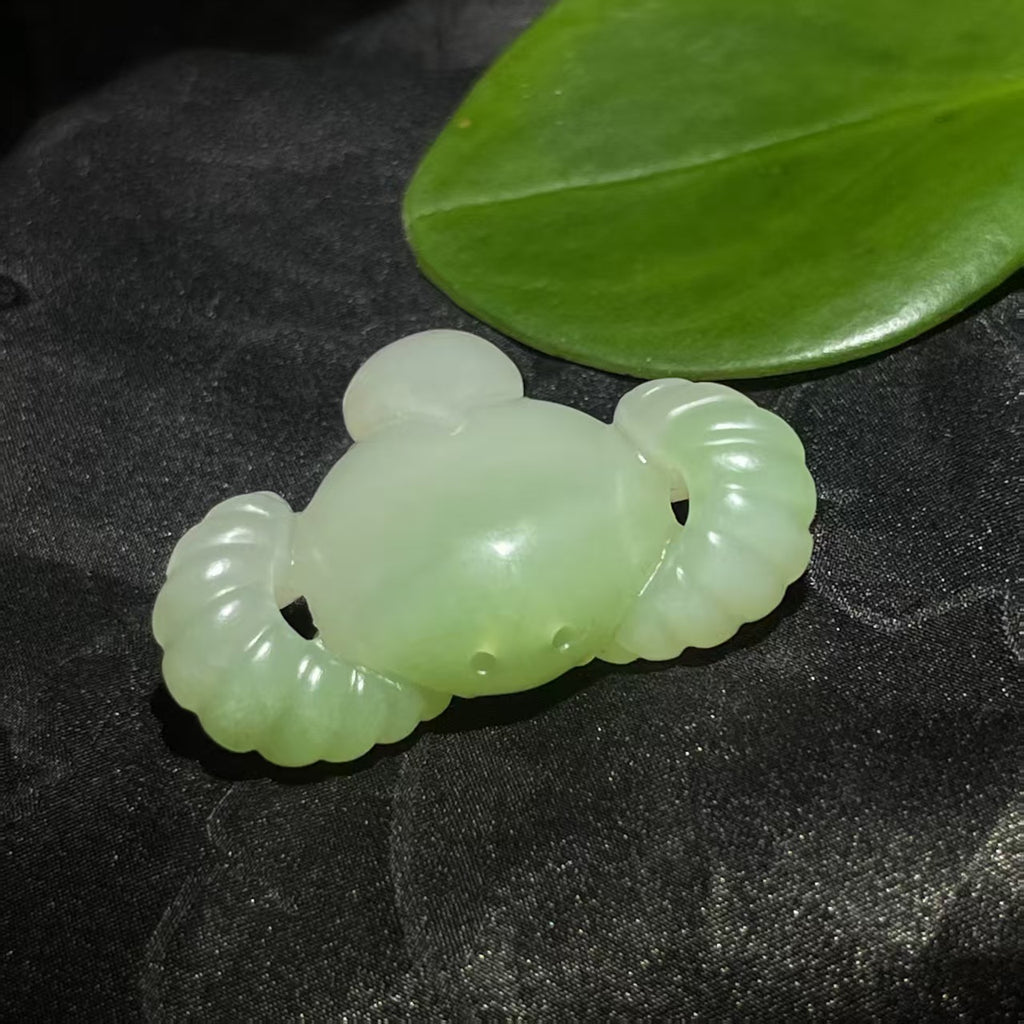 和田玉翠青羊吊坠