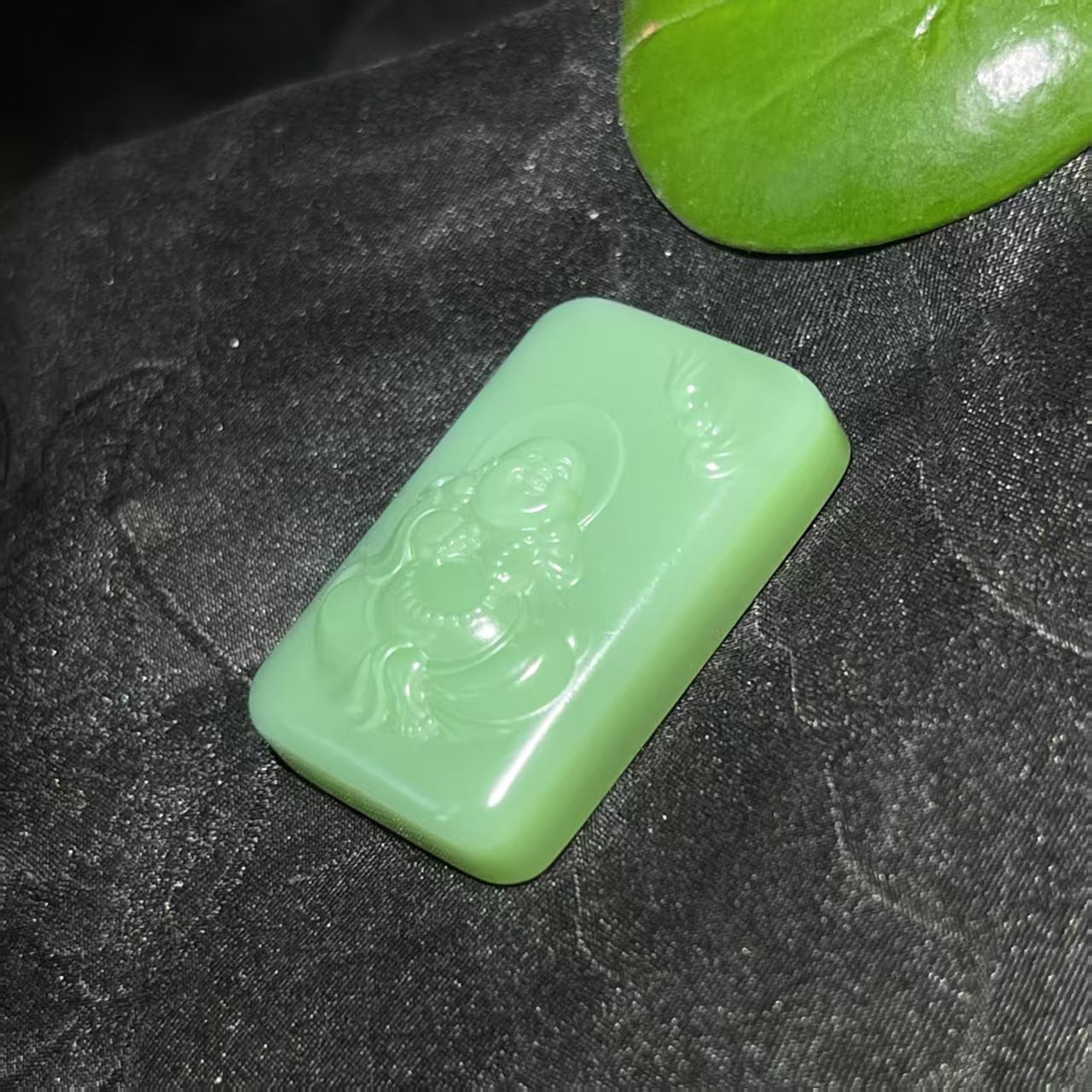 和田玉碧玉粉绿佛公