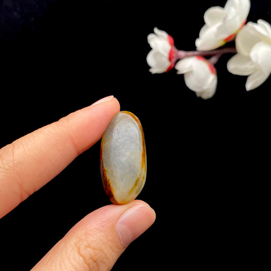 【超值推荐】和田玉-聚黄皮青花底籽料吊坠籽