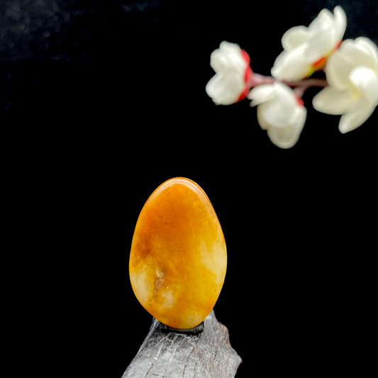 【超值推荐】和田玉-聚黄皮带洒金皮白肉籽料吊坠籽